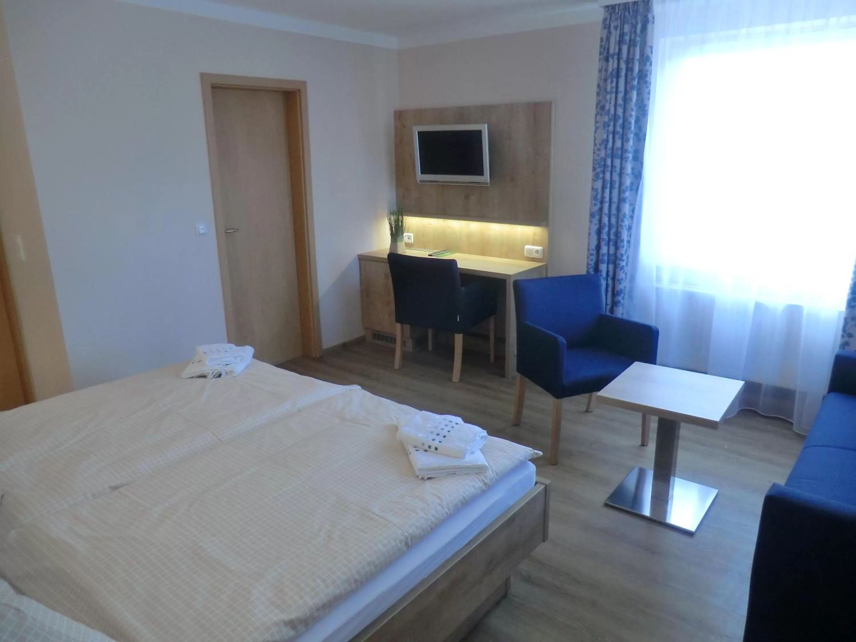 Photo of the whole room, Bed in Hotel Pension Am Hafen