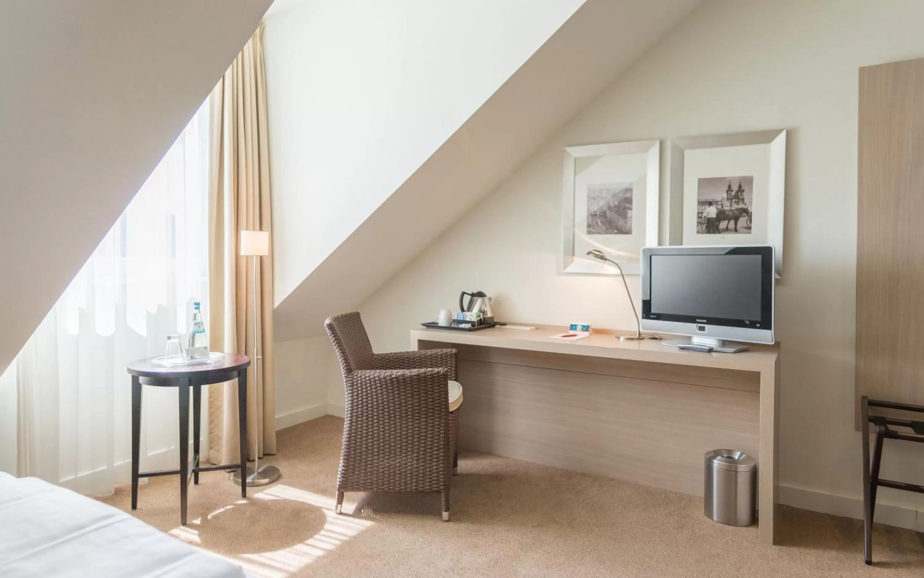 TV and multimedia, Bed in Ramada by Wyndham München Airport