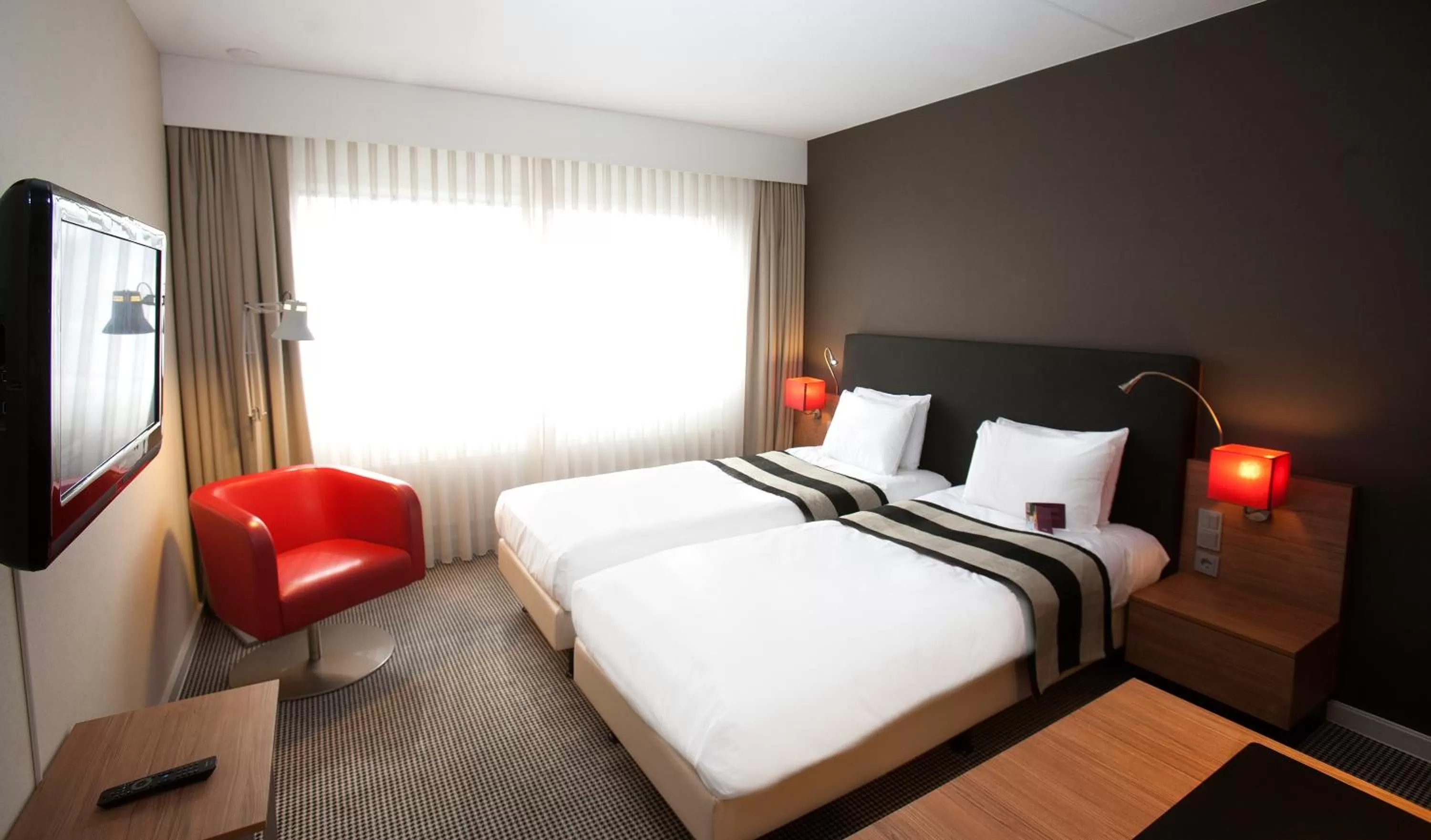 Classic Room with Two Single Beds - Reduced Mobility in Mercure Hotel Den Haag Central