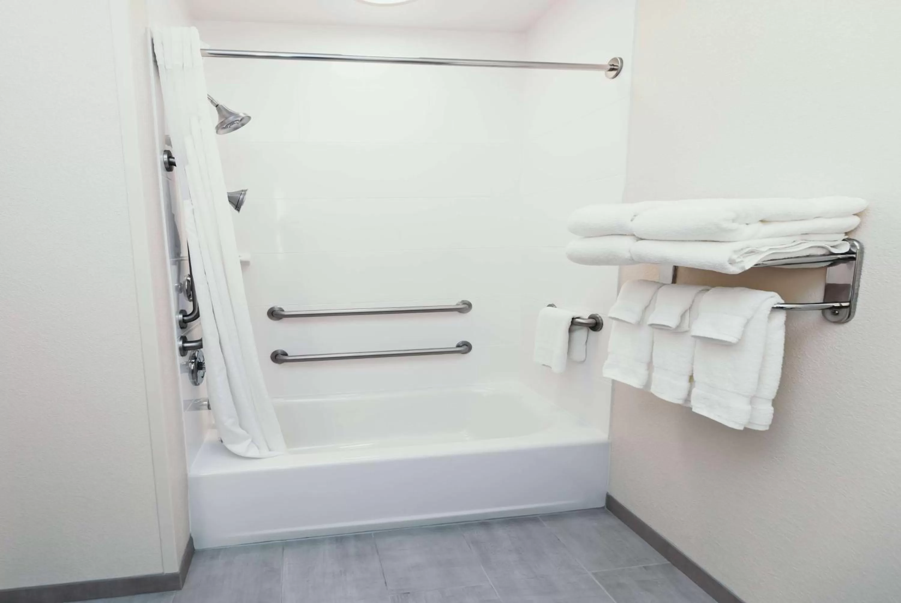 TV and multimedia in La Quinta Inn & Suites by Wyndham Ankeny IA - Des Moines IA