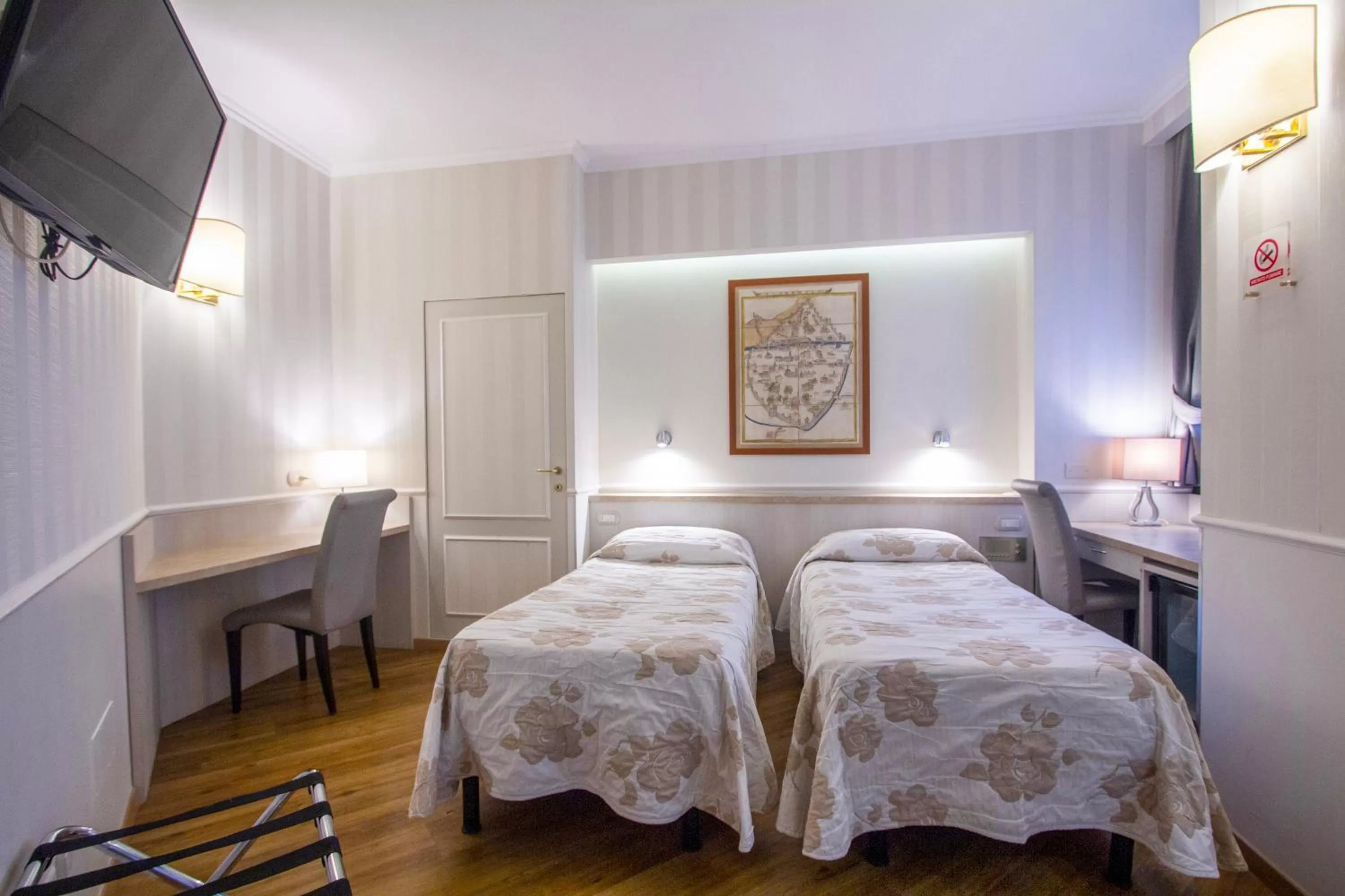 Bedroom, Bed in Hotel Flora