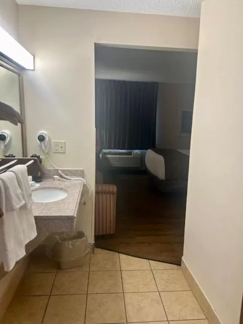 Baymont by Wyndham Battle Creek/I-94