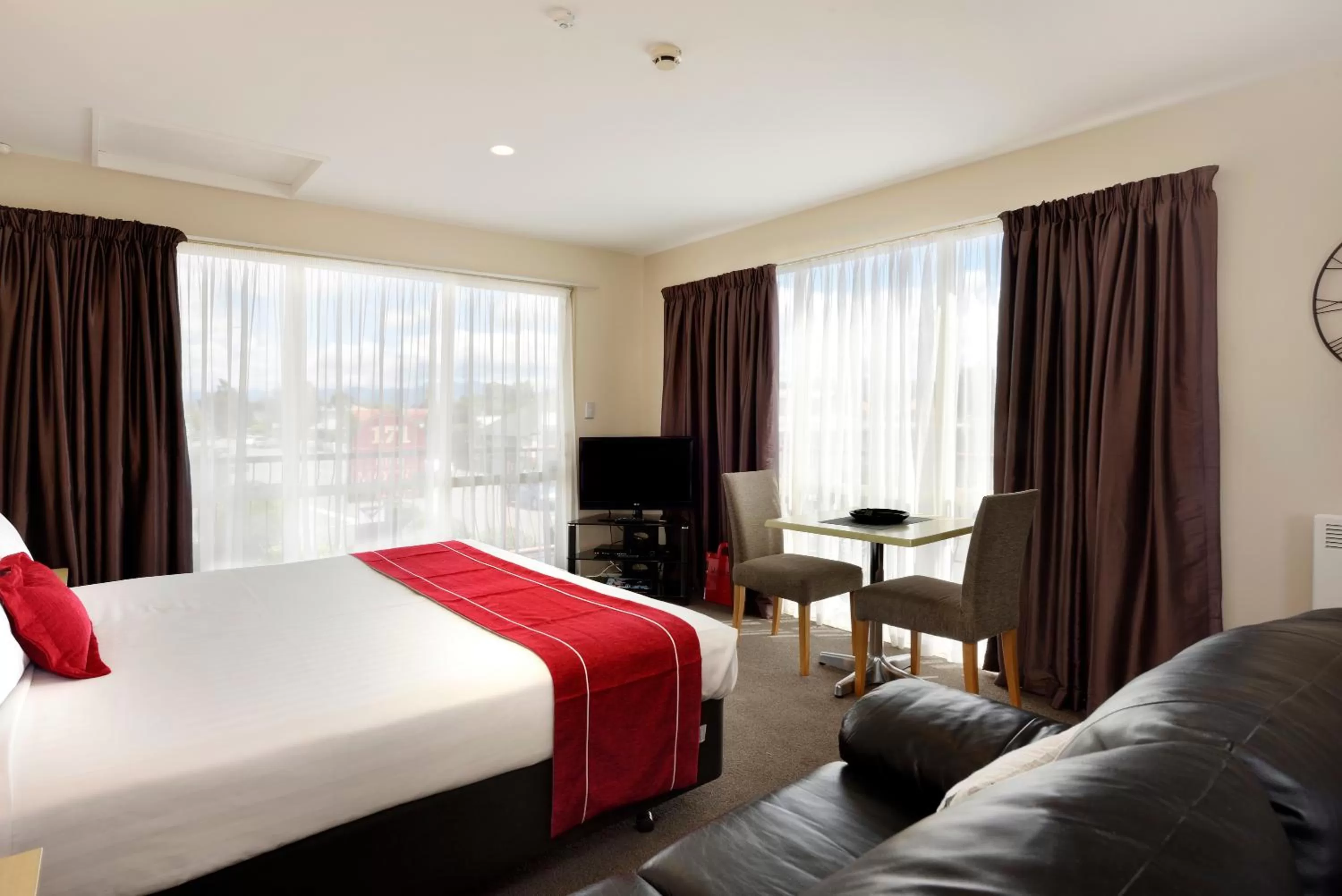 Communal lounge/ TV room, Bed in 171 On High Motel