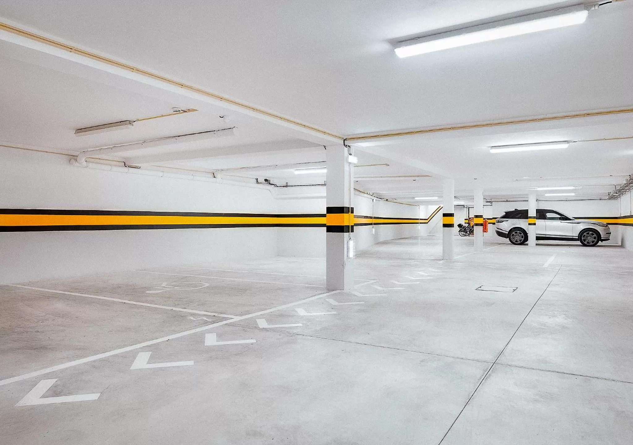 Parking in BFRESH Hotel - Padel, Pool & Fitness - Adults Only