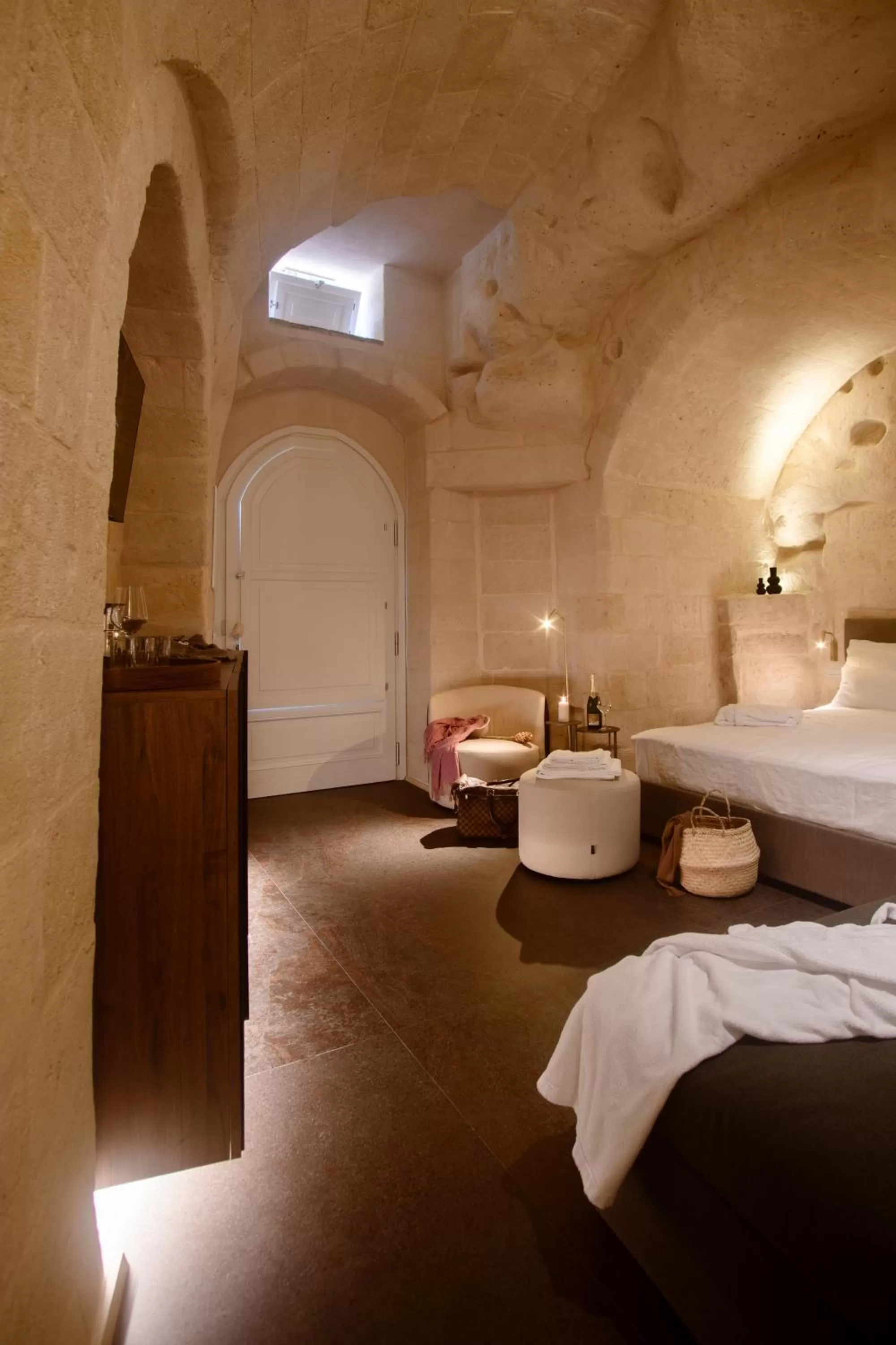 Photo of the whole room, Bed in Le Malve Cave Retreat