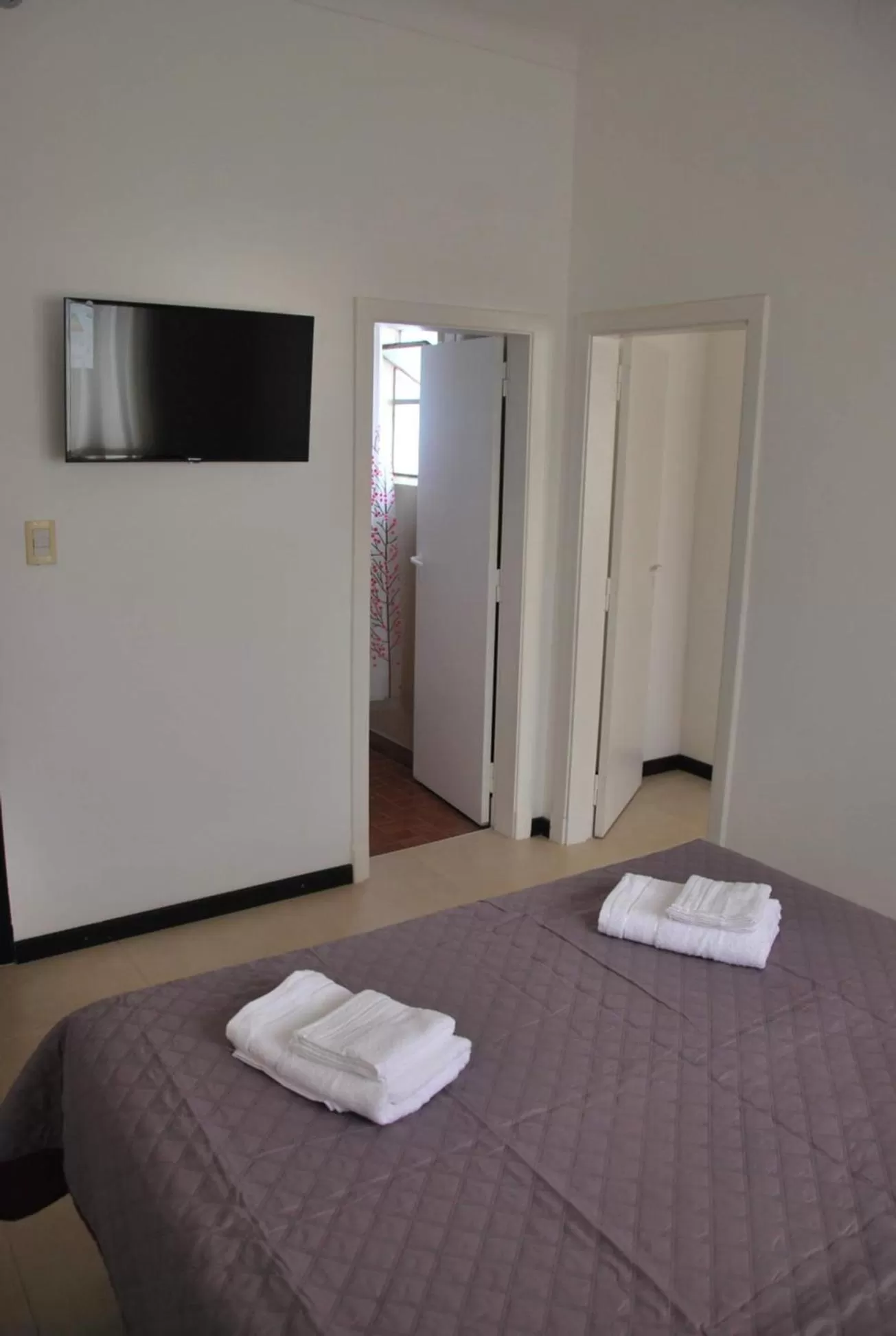 TV/Entertainment Center in Sur Hotel