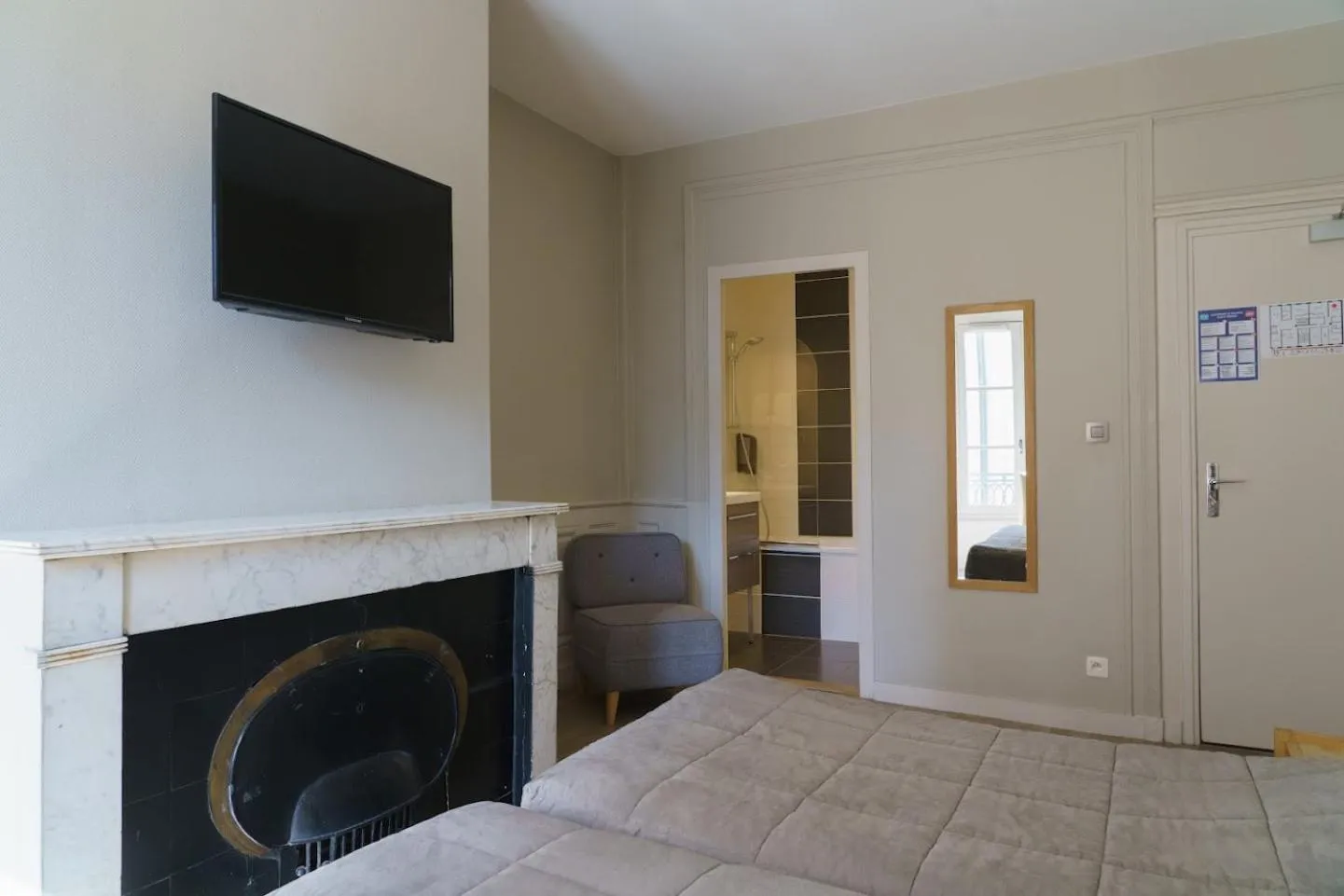 TV and multimedia in Hotel du Théatre