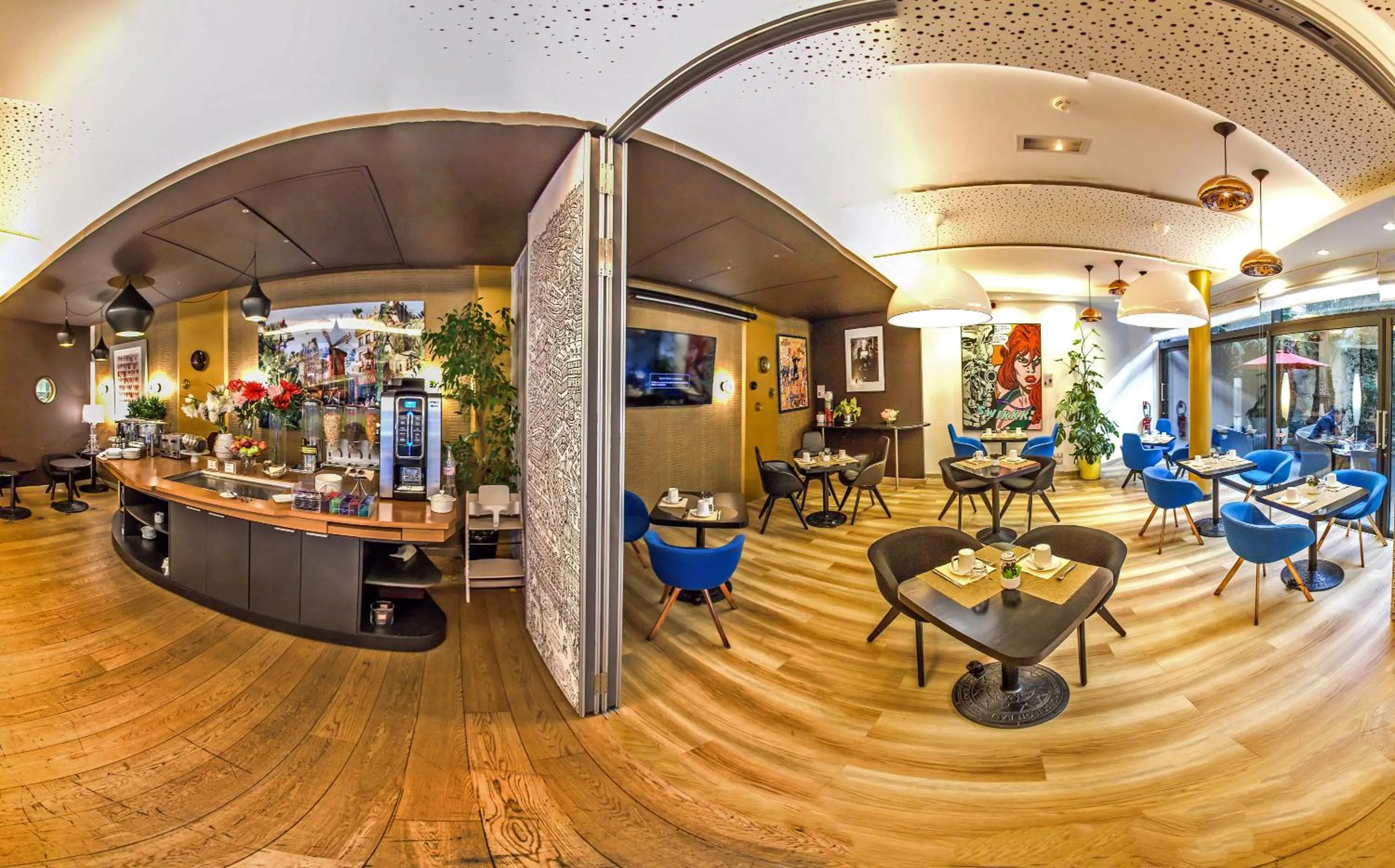 Communal lounge/ TV room in Hôtel Hor Europe