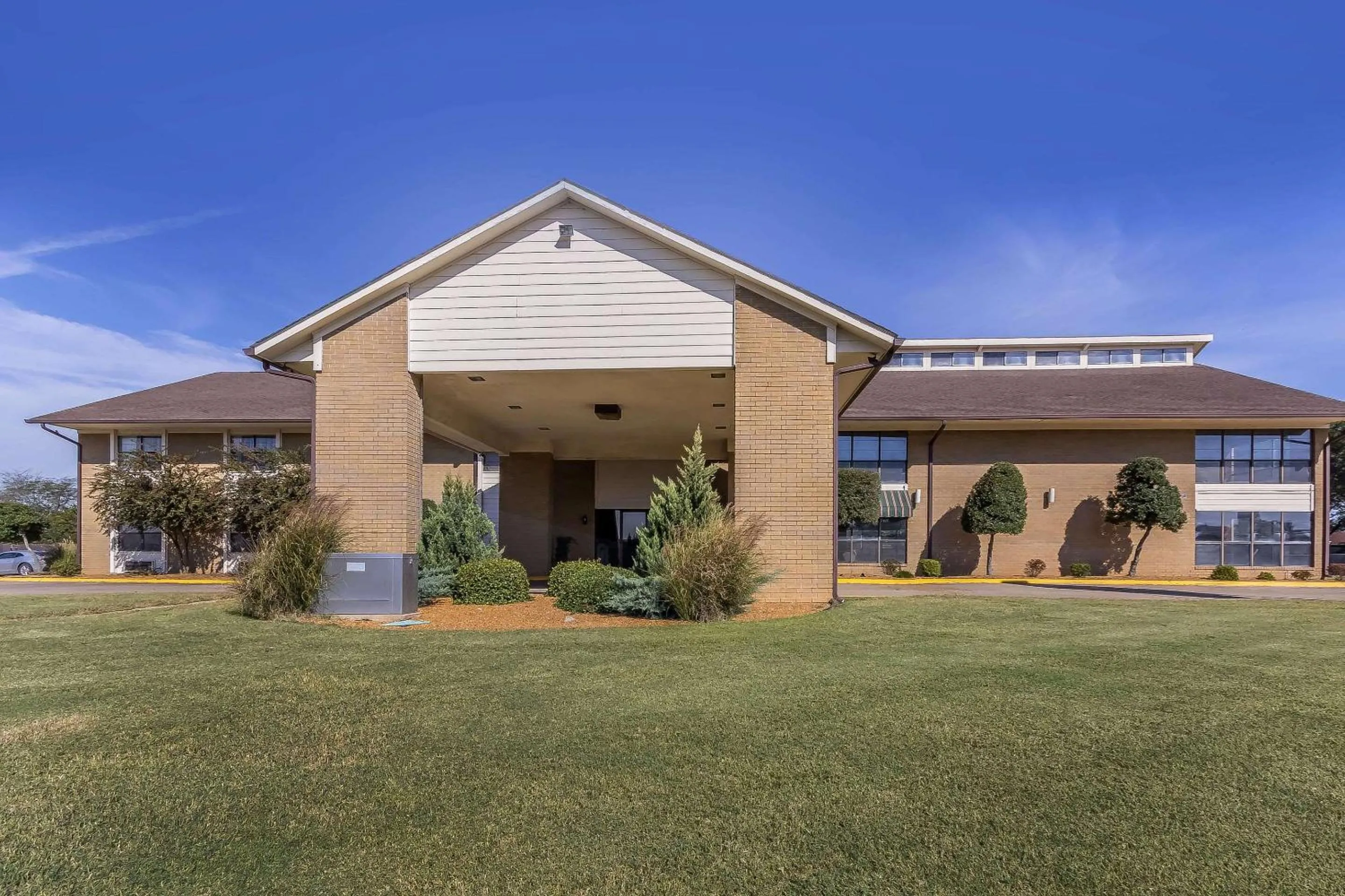 Property building in Quality Inn & Suites Stuttgart North