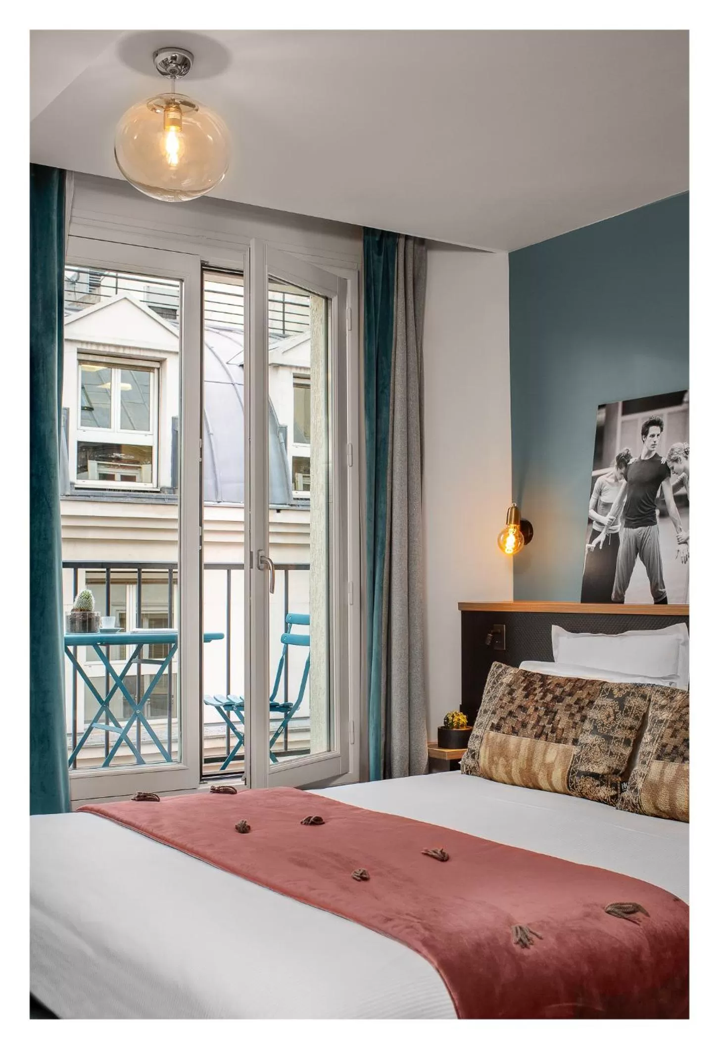 Bedroom, Bed in Lyric Hotel Paris Opera