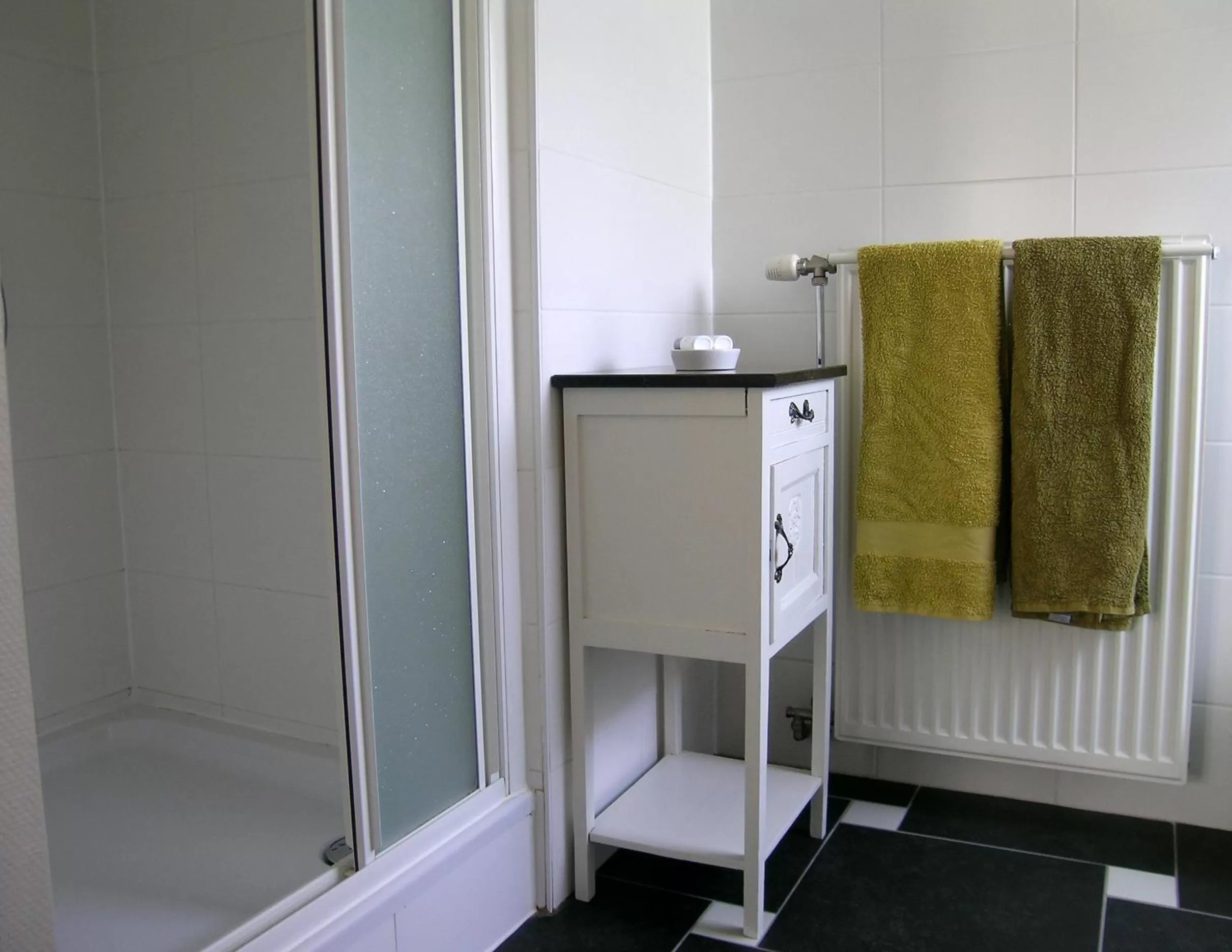 Shower, Bathroom in B&B De Passant