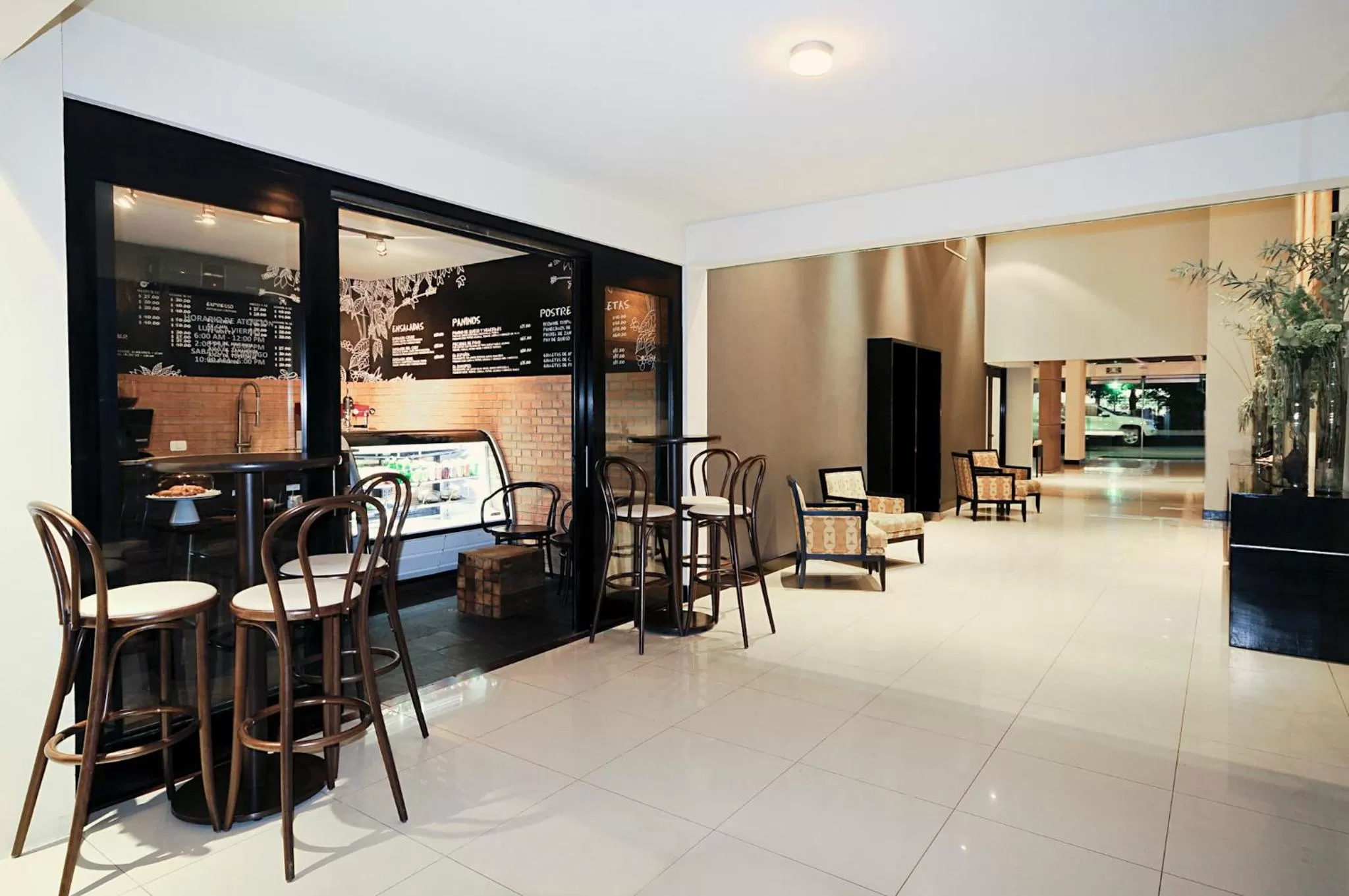 Restaurant/places to eat in Crowne Plaza Villahermosa by IHG