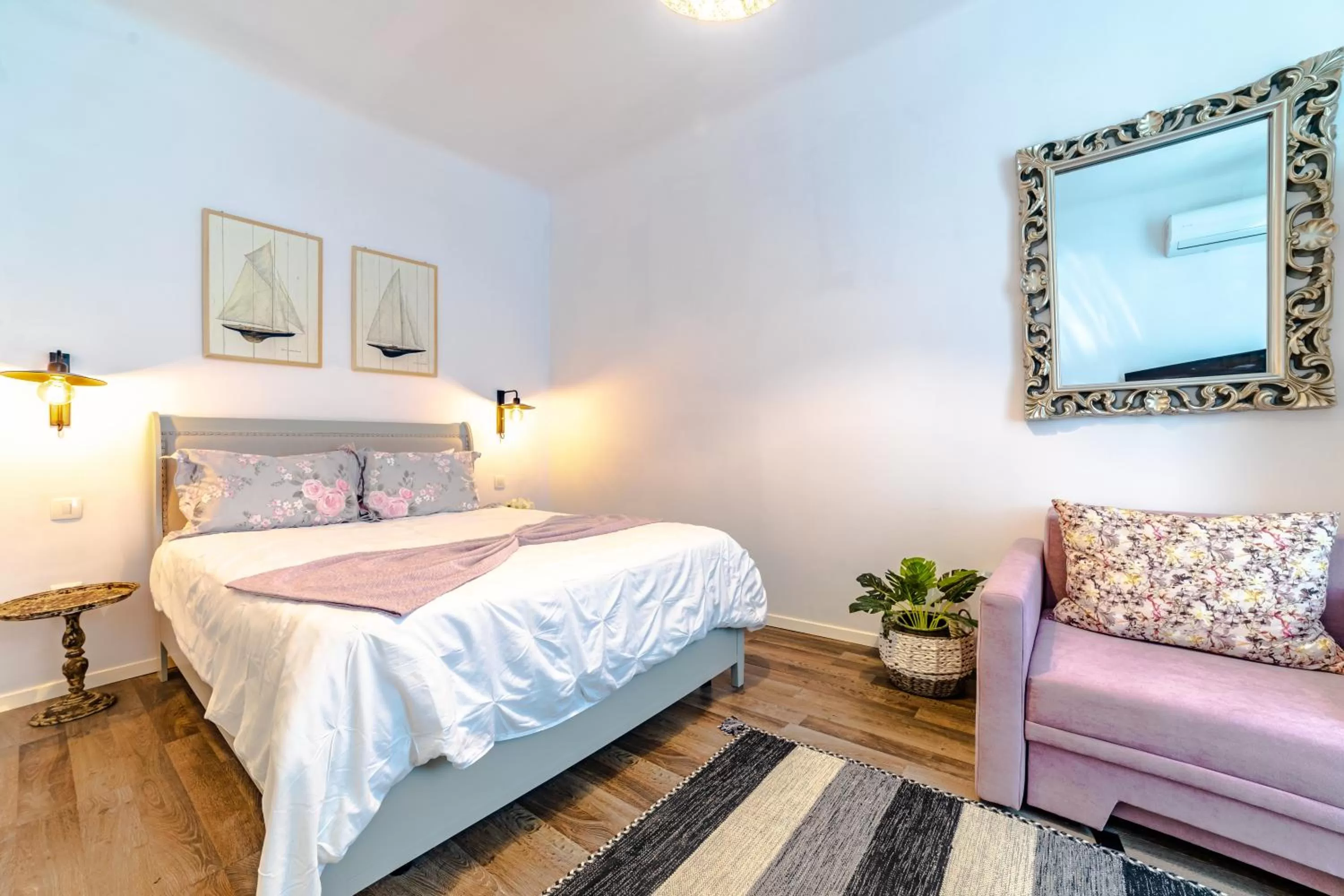 Bedroom in ALBERT RESIDENCE with PARKING