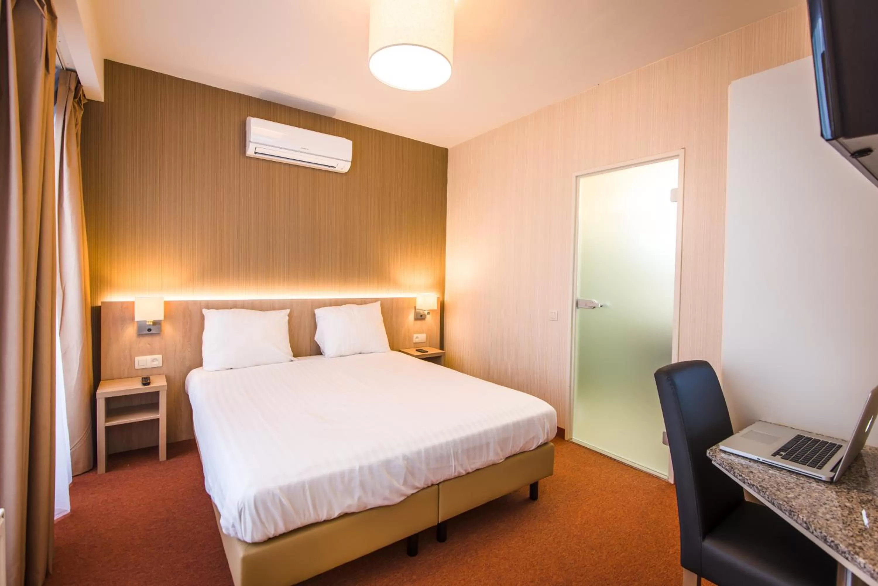 Bedroom, Bed in Arass Hôtel & Business Flats