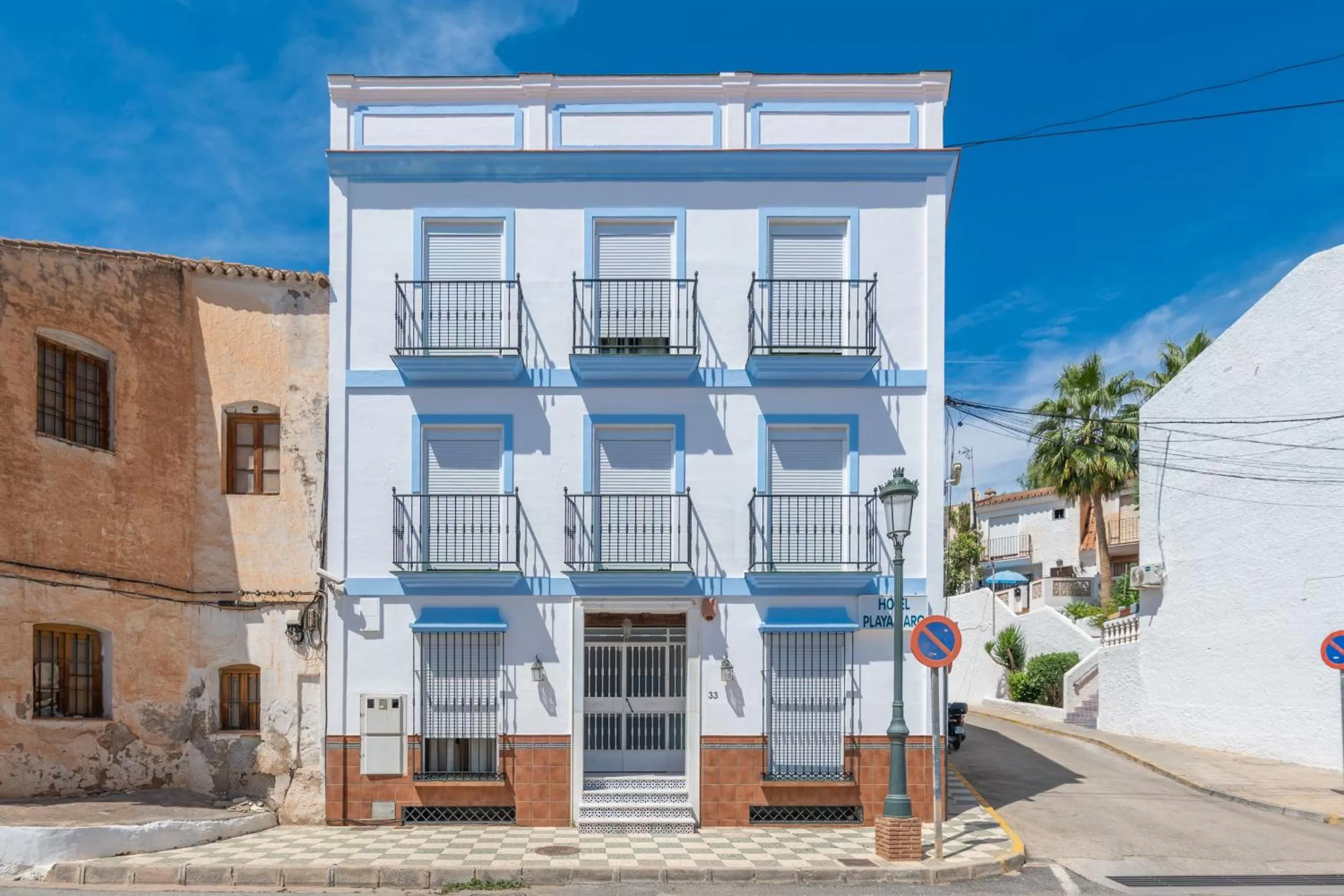 Property building in Apartahotel Playamaro by Dorobe