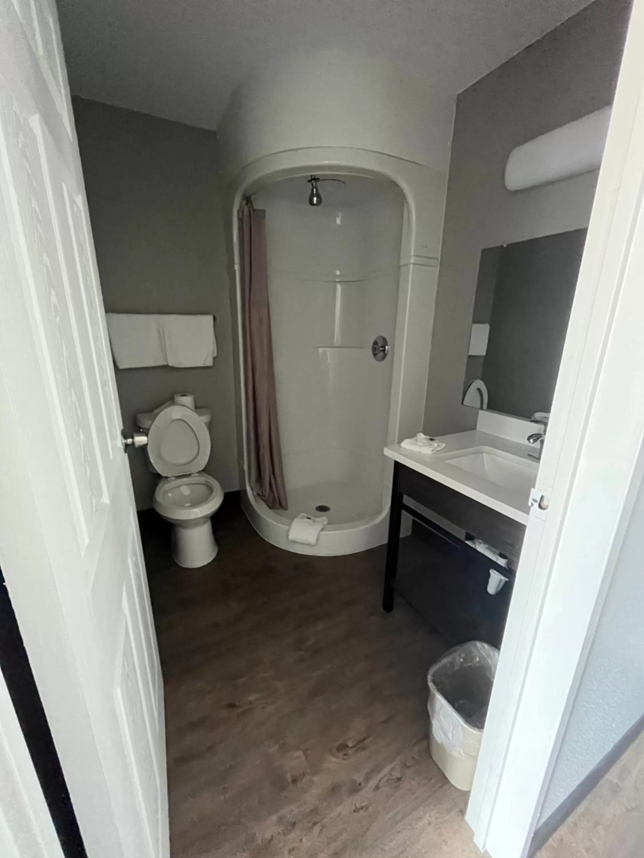 Shower in Motel 6-Wichita, KS - AIRPORT