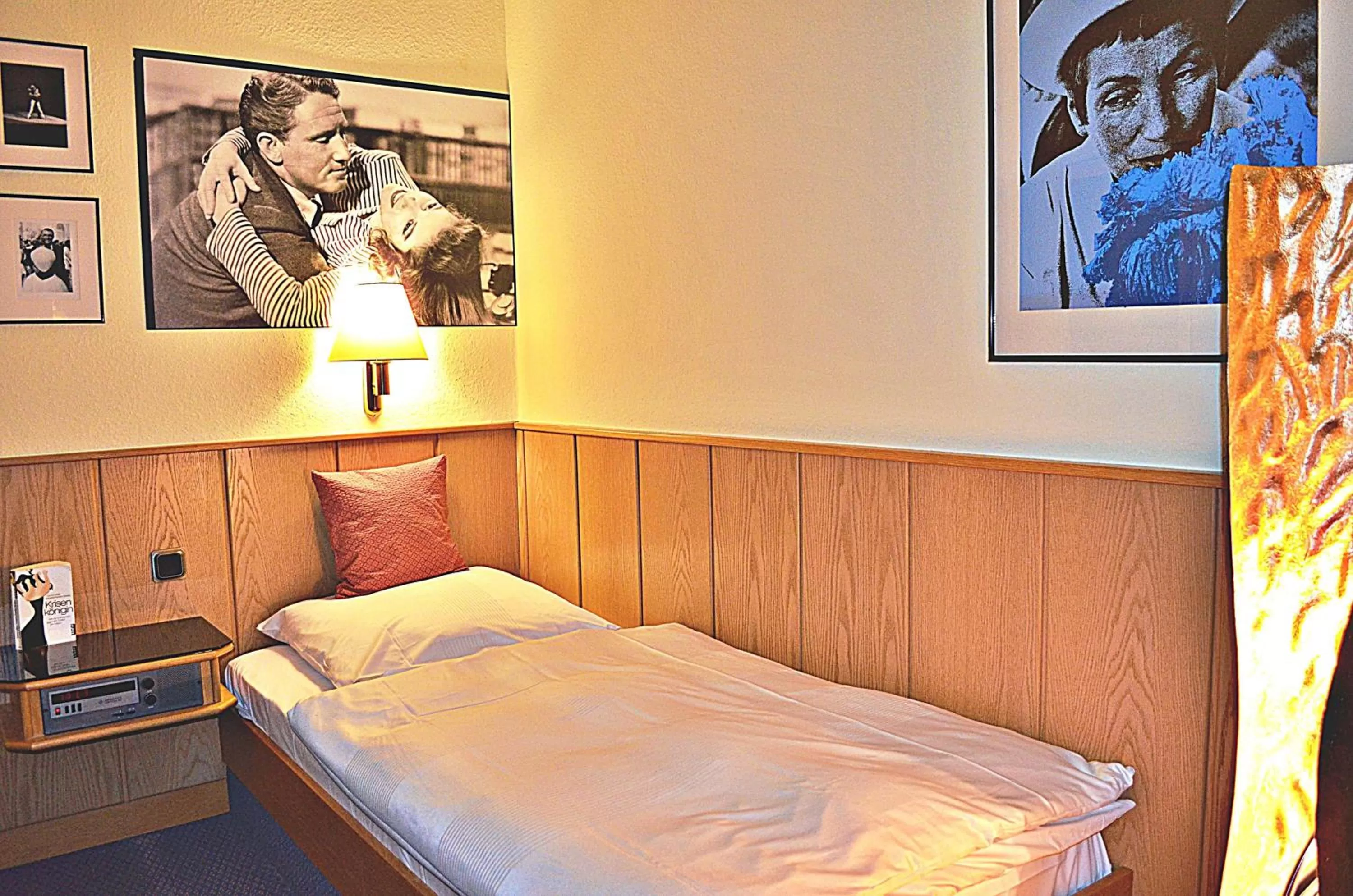 Bedroom, Bed in Retro - Art - Hotel Lünen