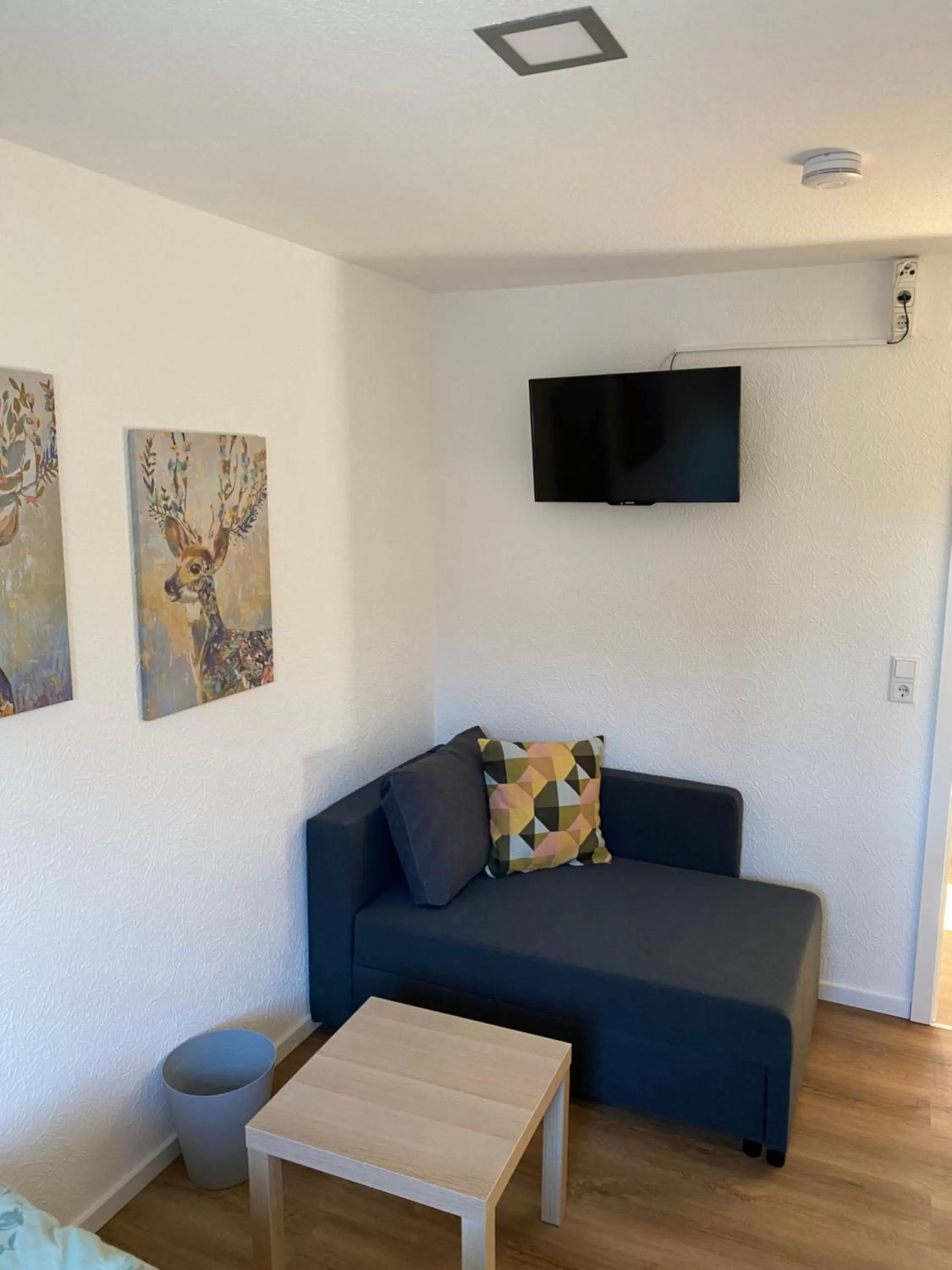 Bed, Seating Area in Hotel am See