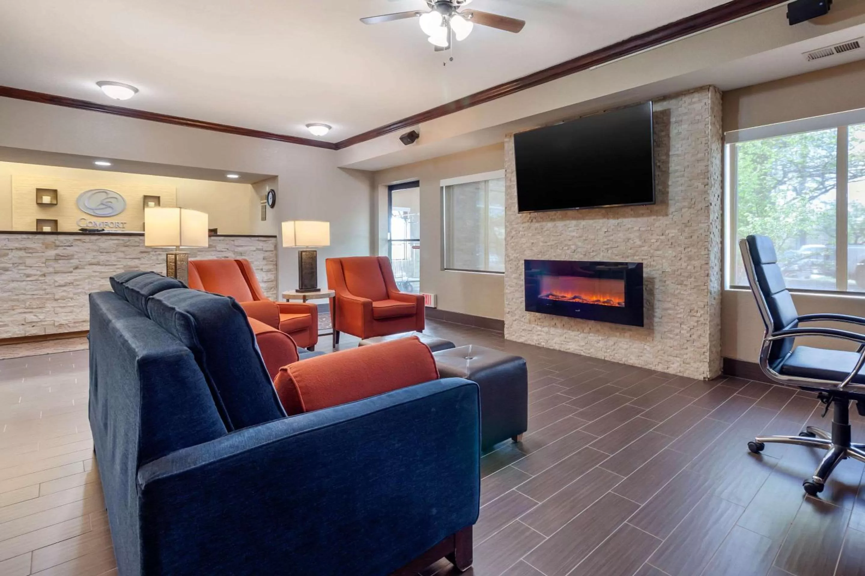 Lobby or reception in Comfort Suites Omaha East-Council Bluffs