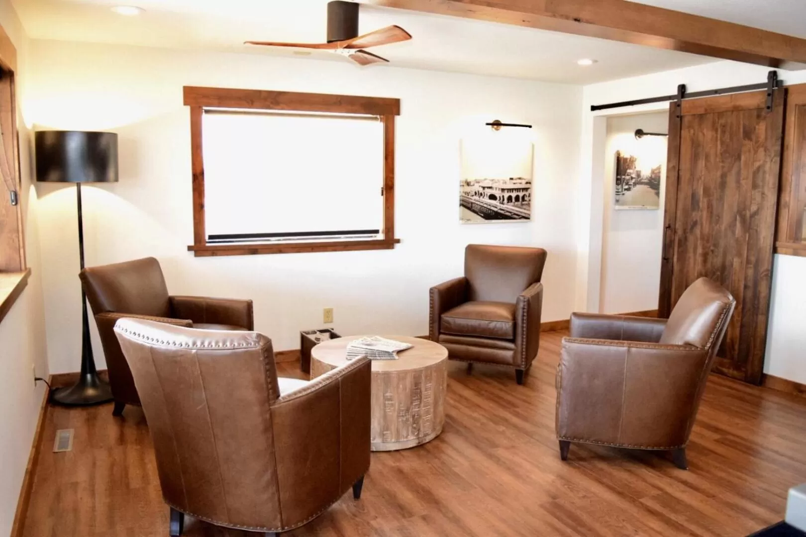 Lobby or reception in Boarders Inn & Suites by Cobblestone Hotels - Syracuse