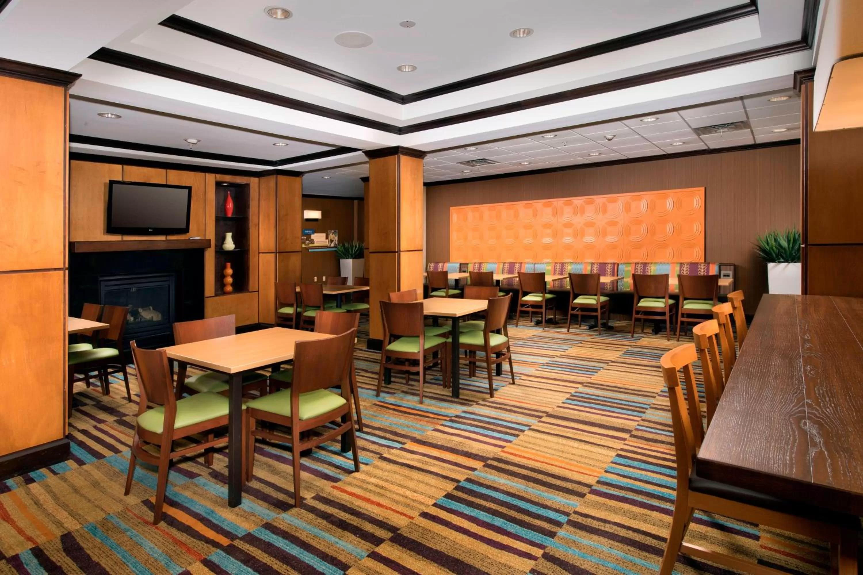 Breakfast in Fairfield Inn & Suites Weatherford