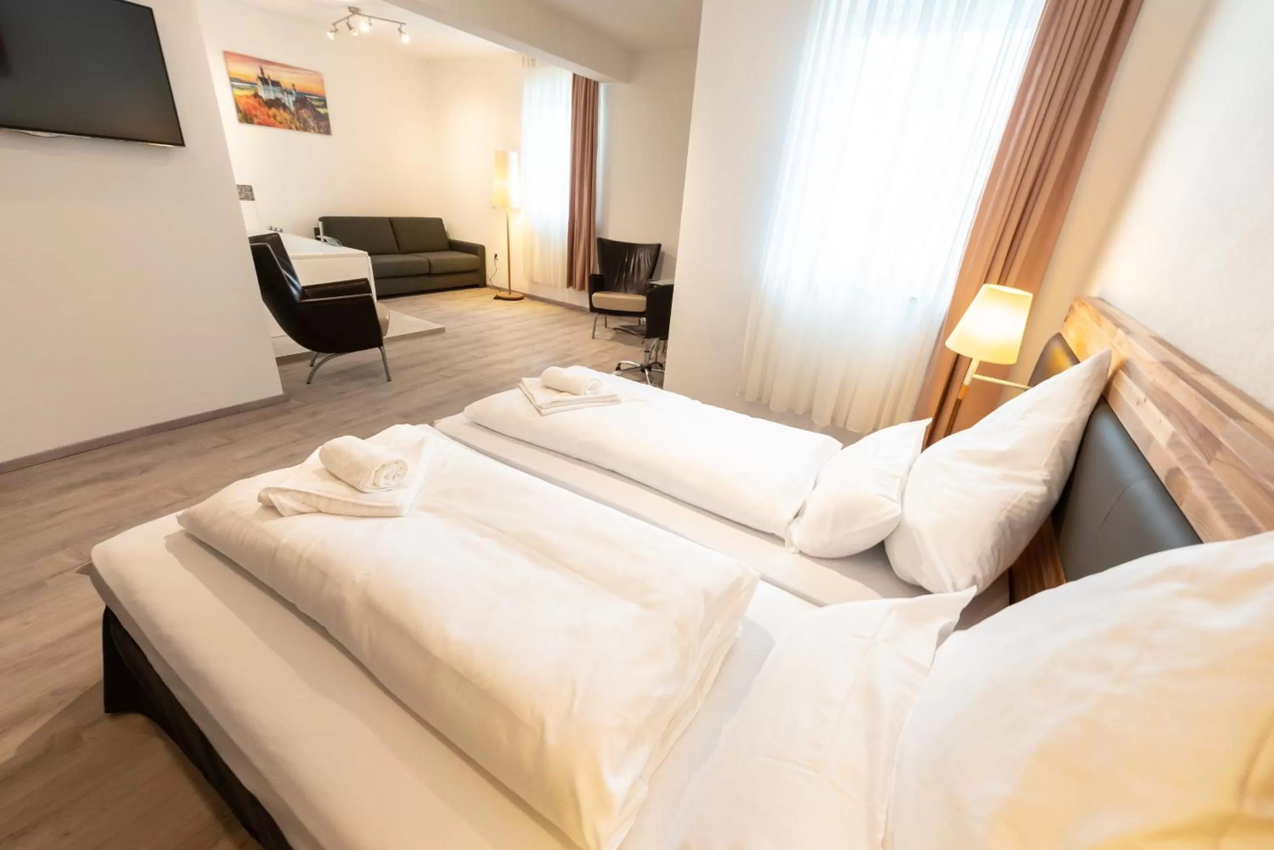 Bedroom, Bed in Hotel in Laisen