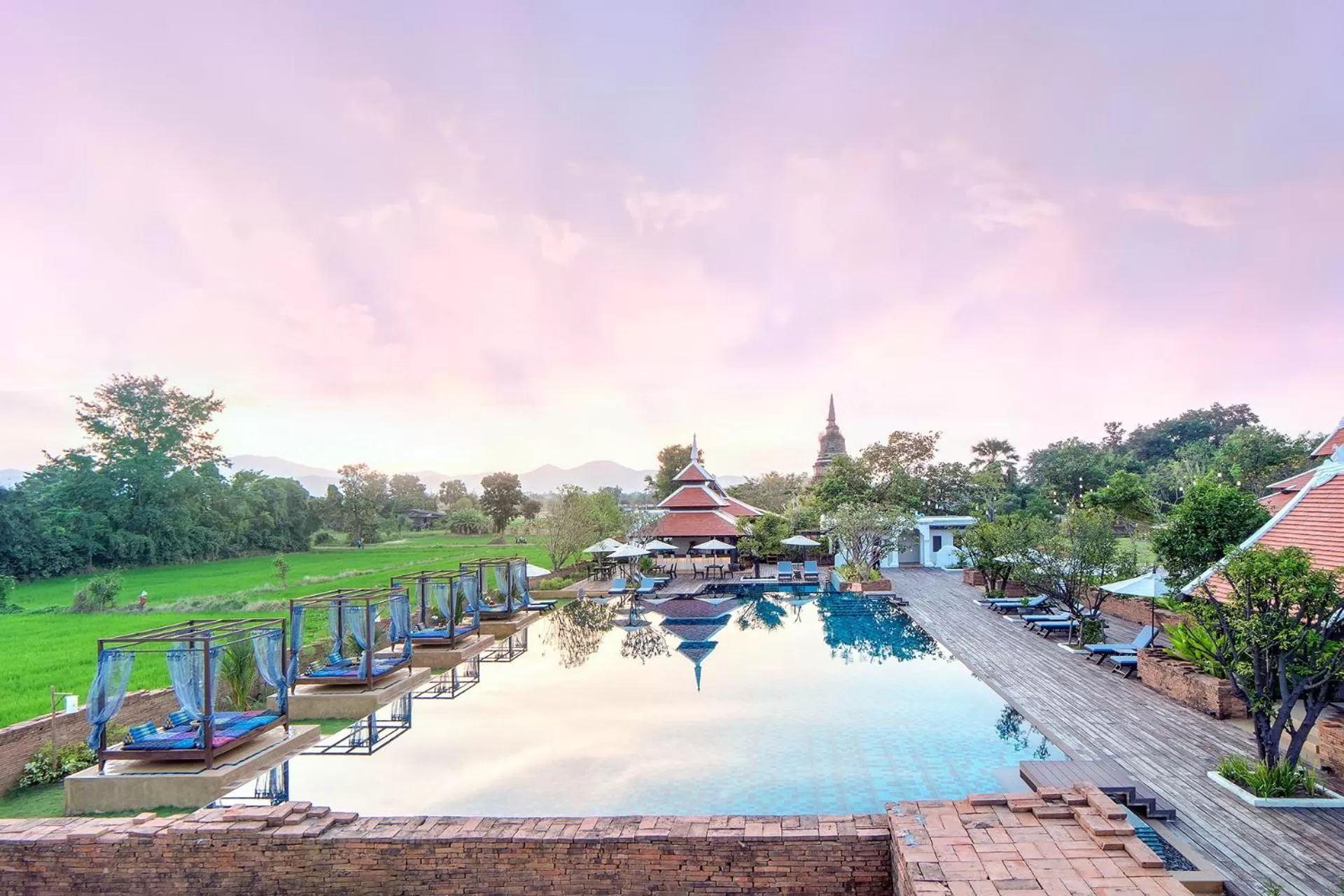 Swimming pool in Sriwilai Sukhothai