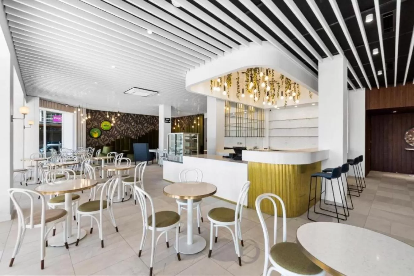 Restaurant/places to eat in Ramada by Wyndham, Hamilton City Center