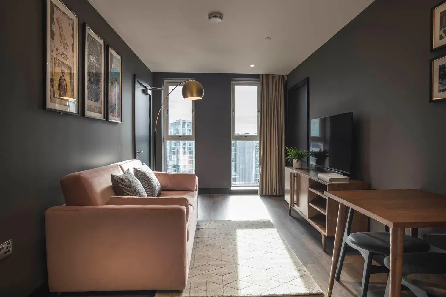 Skyline - One Bed Apartment in The Gate London City Skyline - One Bed Apartment in The Gate London City