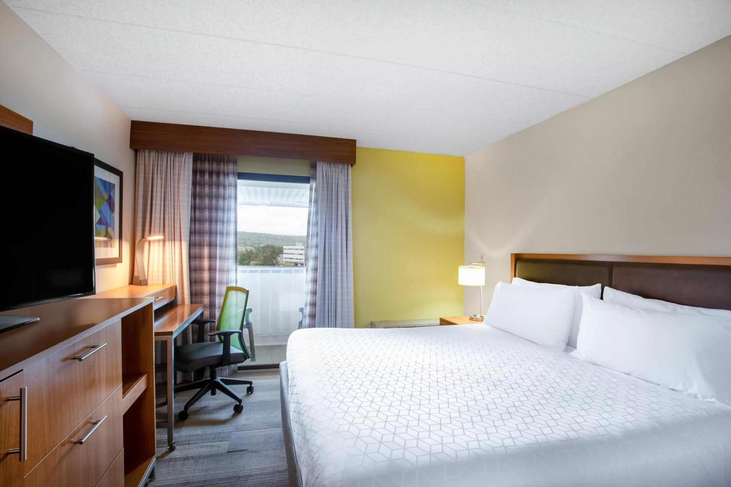 Photo of the whole room, Bed in Holiday Inn Express Hotel & Suites Philadelphia - King of Prussia by IHG