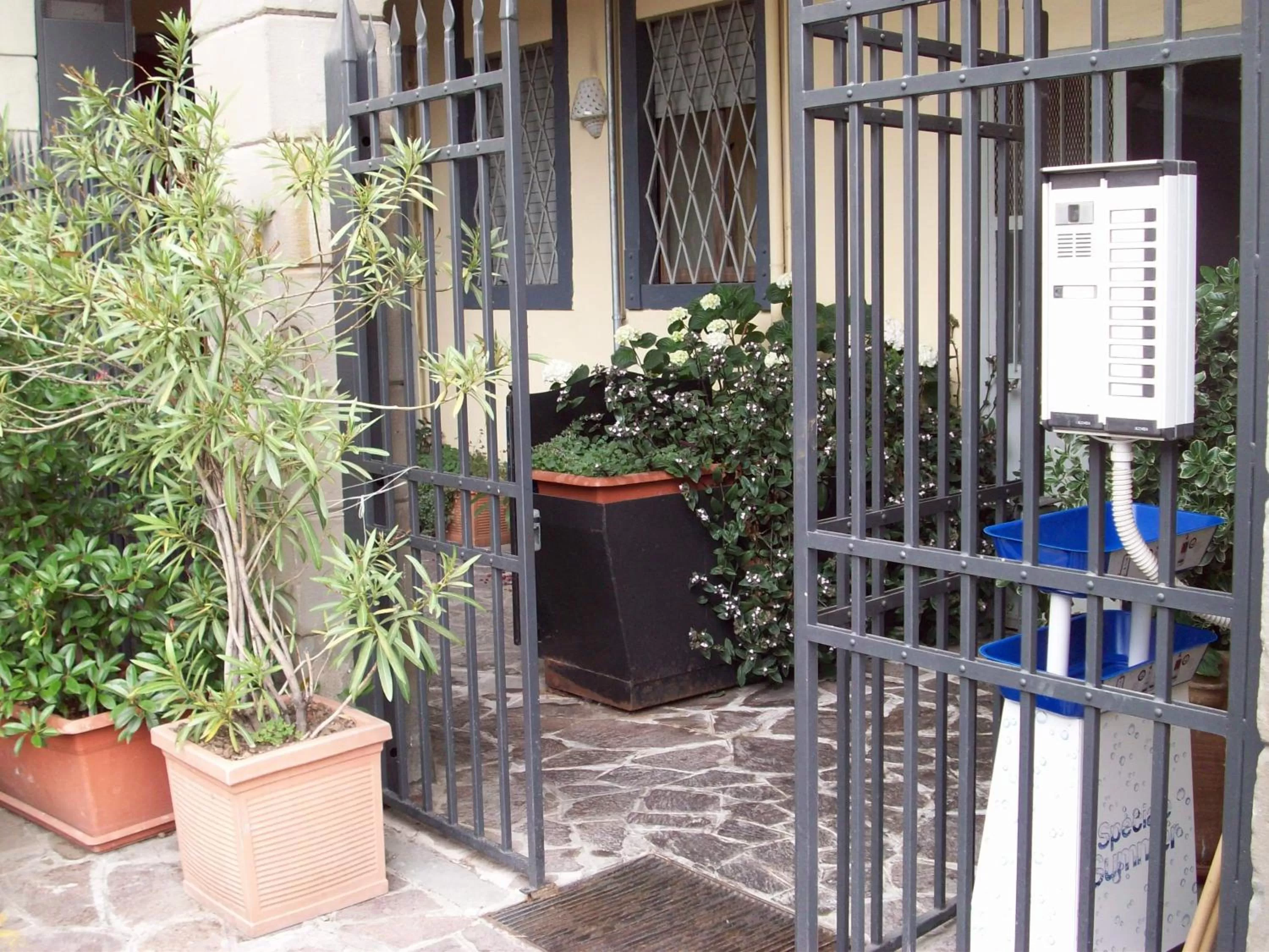 Decorative detail in Zaffiro Blu Airport