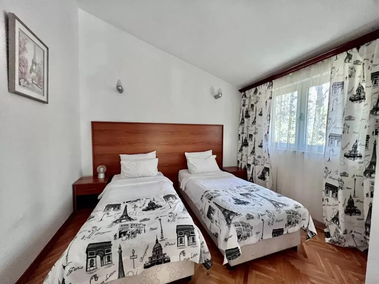 Twin Room with Balcony in Hotel Ambasador Twin Room with Balcony in Hotel Ambasador