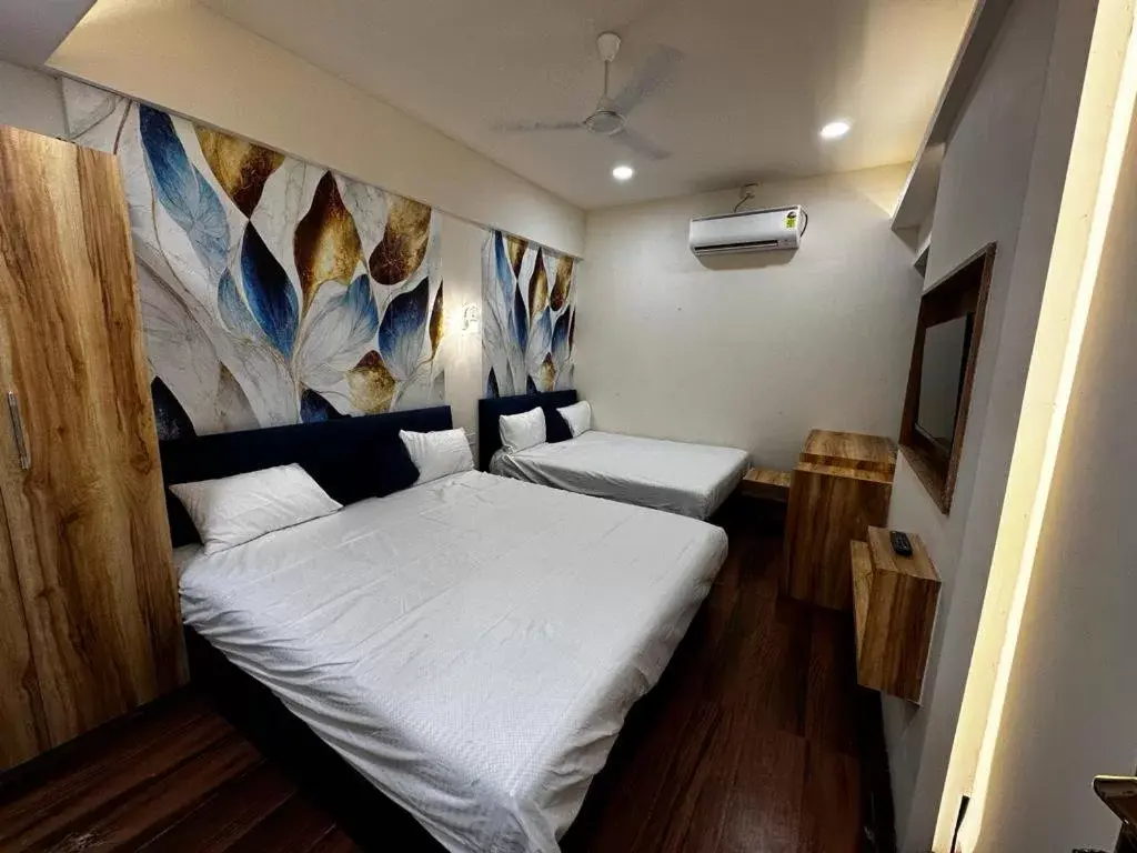 Deluxe Family Room in Hotel shree mahakal krapa Deluxe Family Room in Hotel shree mahakal krapa