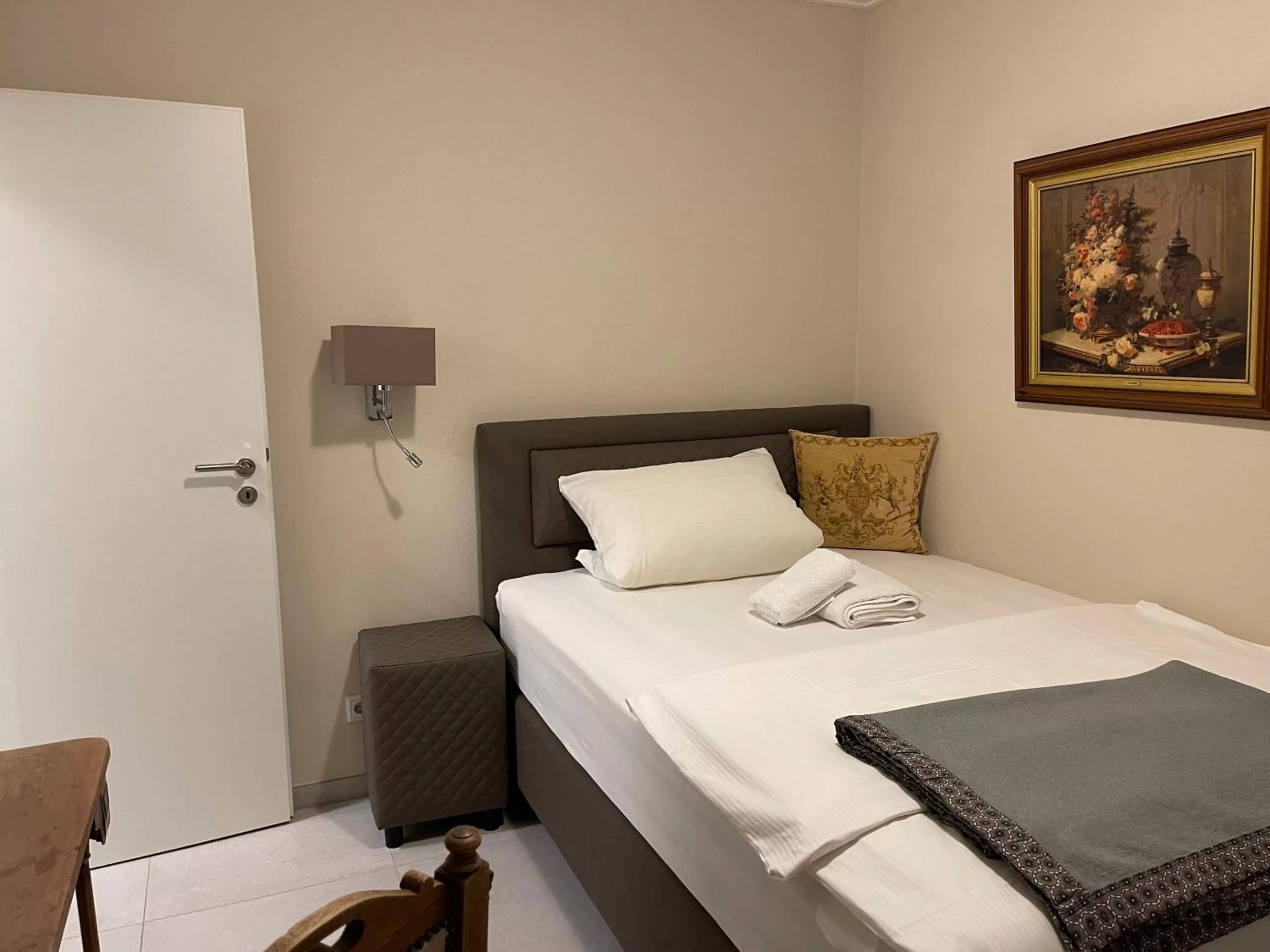 Bedroom, Bed in Hotel Gambrinus Arnsberg