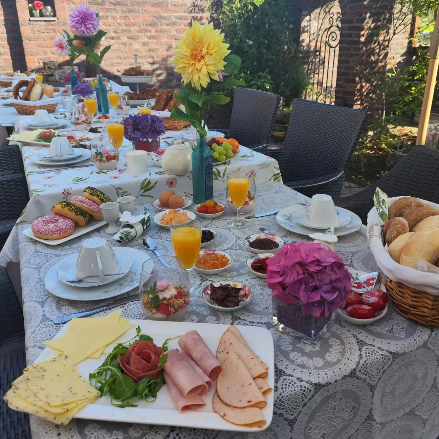 Breakfast in La Rose