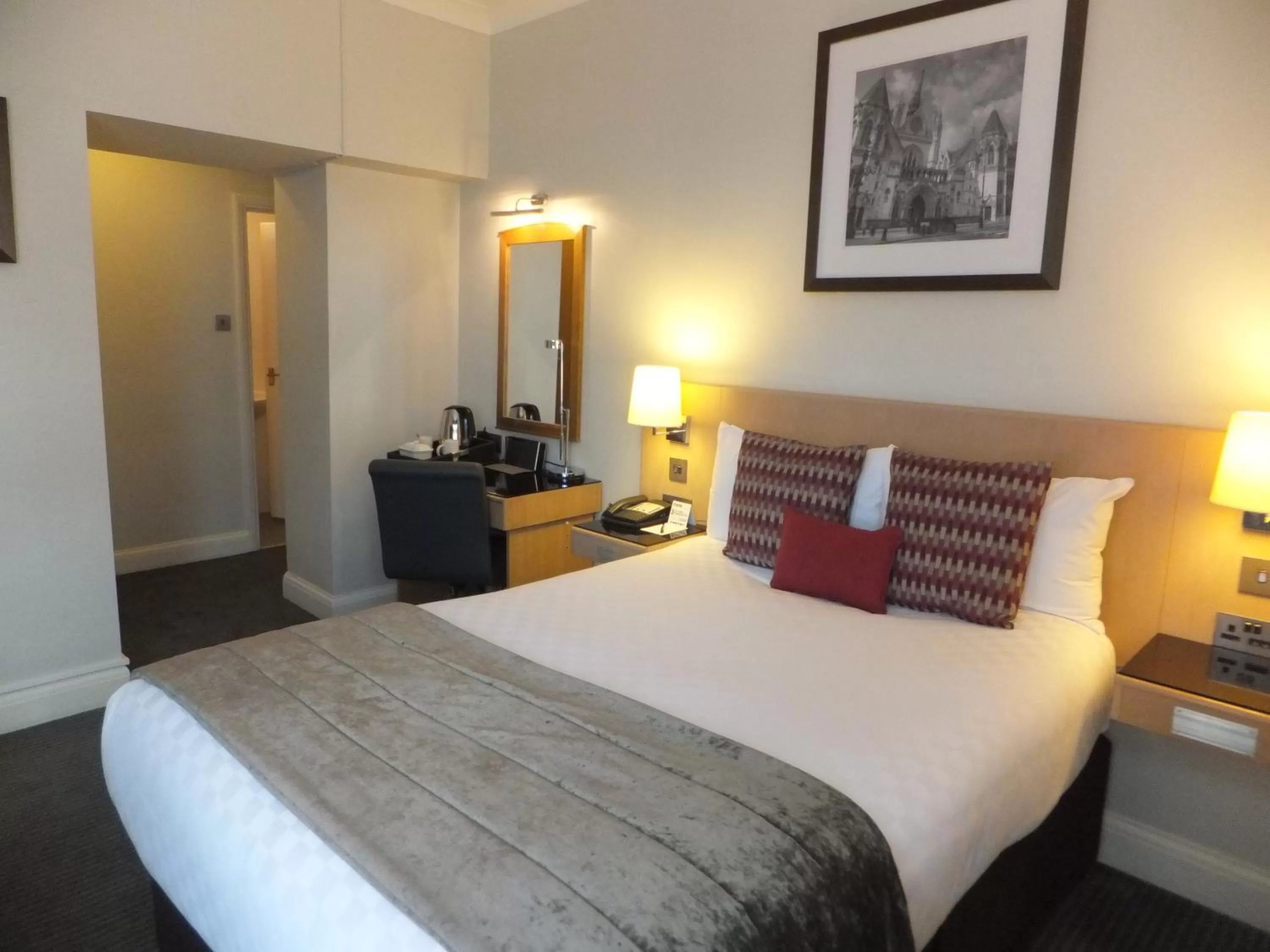 Bedroom, Bed in Thistle London Bloomsbury Park