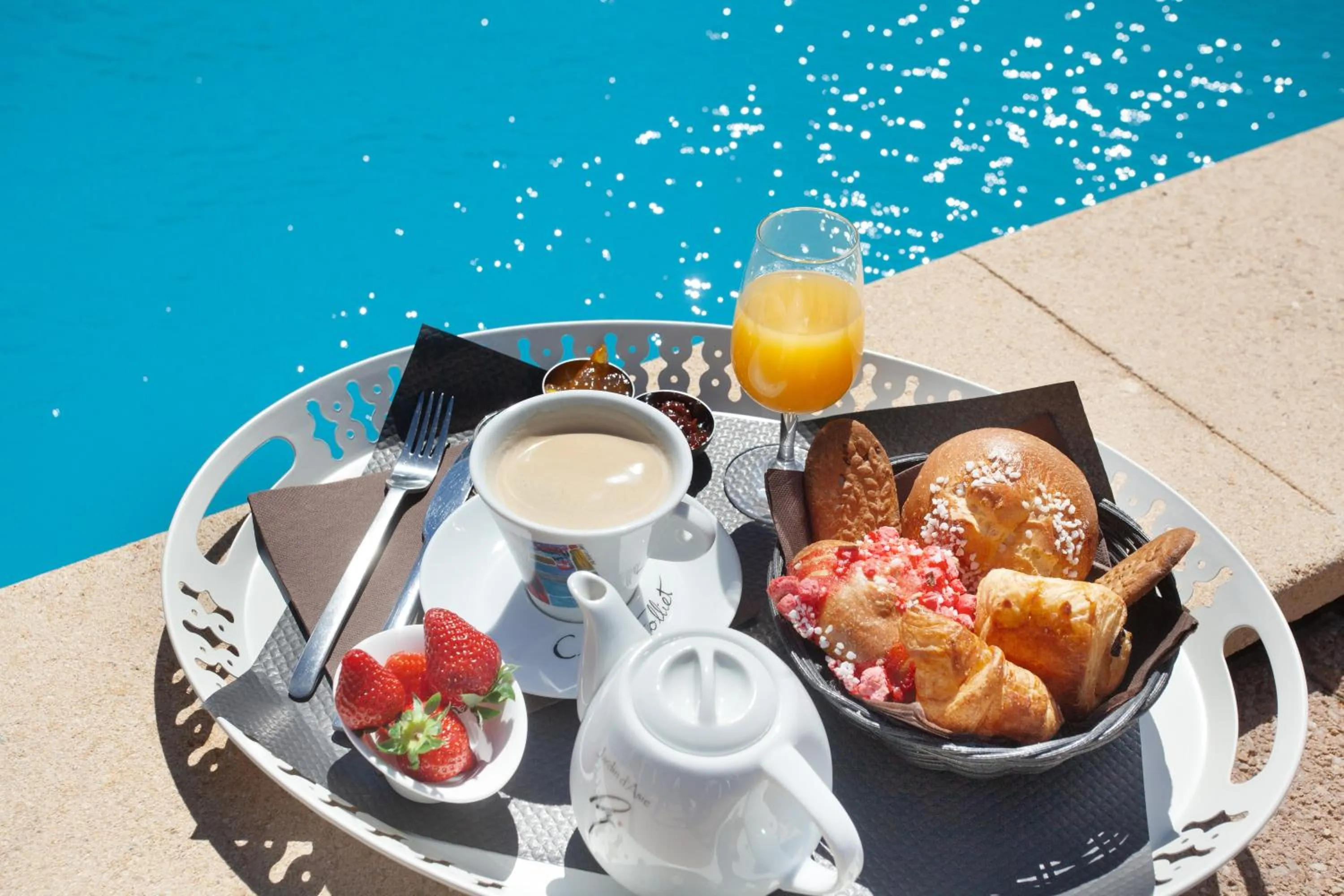 Food and drinks in Logis Hôtel Le Rodin