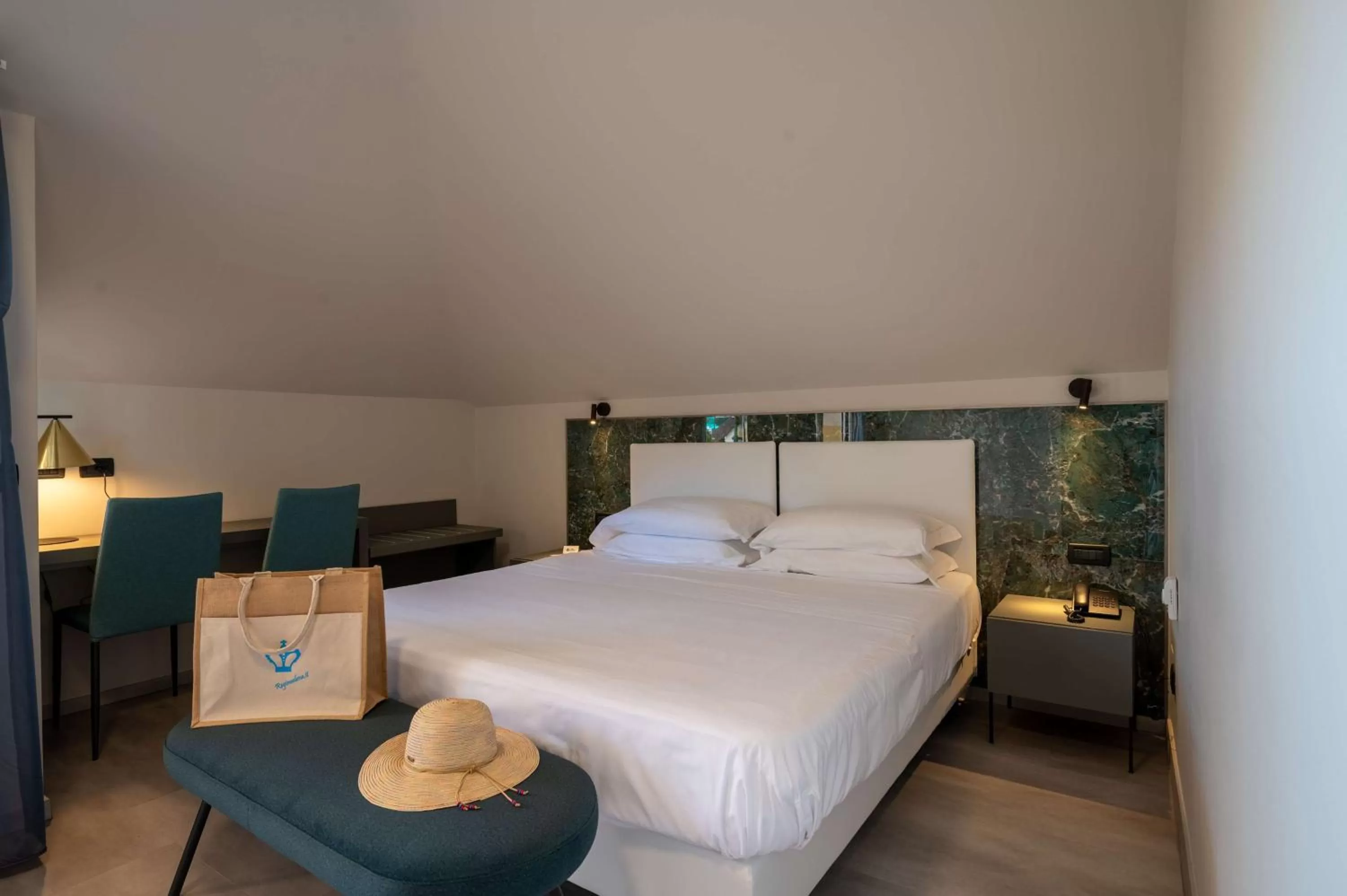 Photo of the whole room, Bed in Best Western Regina Elena