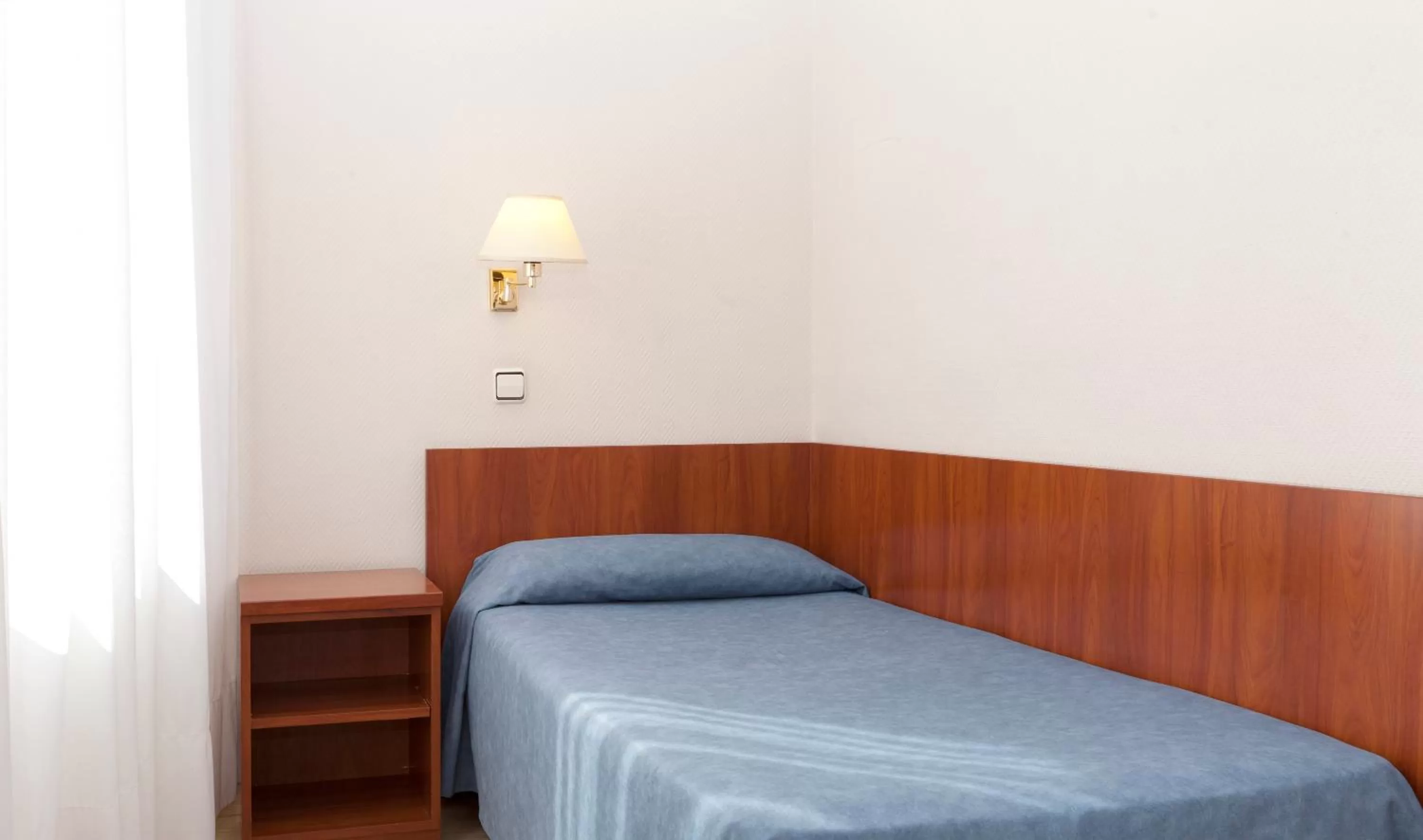 Bedroom, Bed in Peninsular