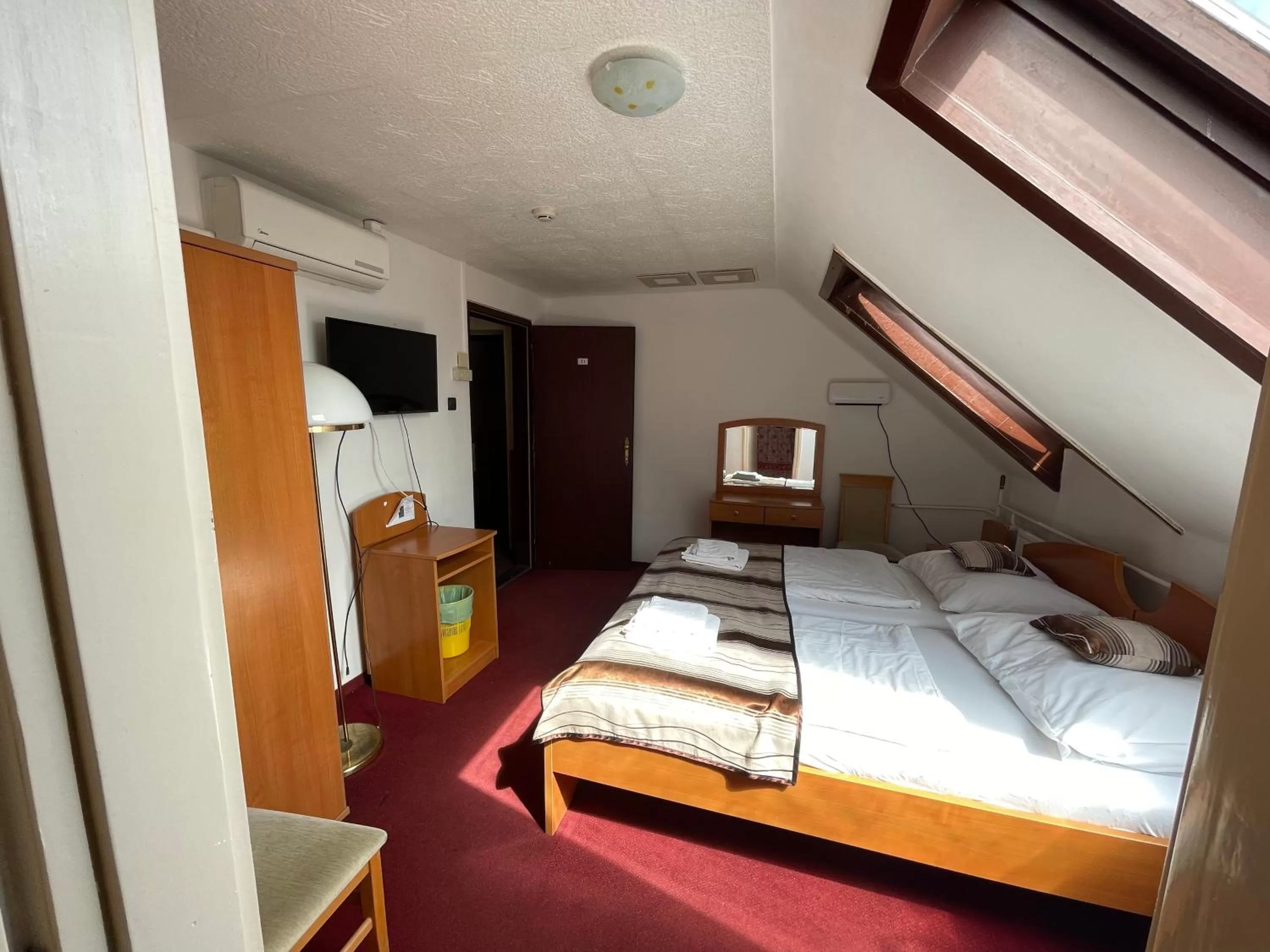 Bed in Hotel Minaret&Étterem