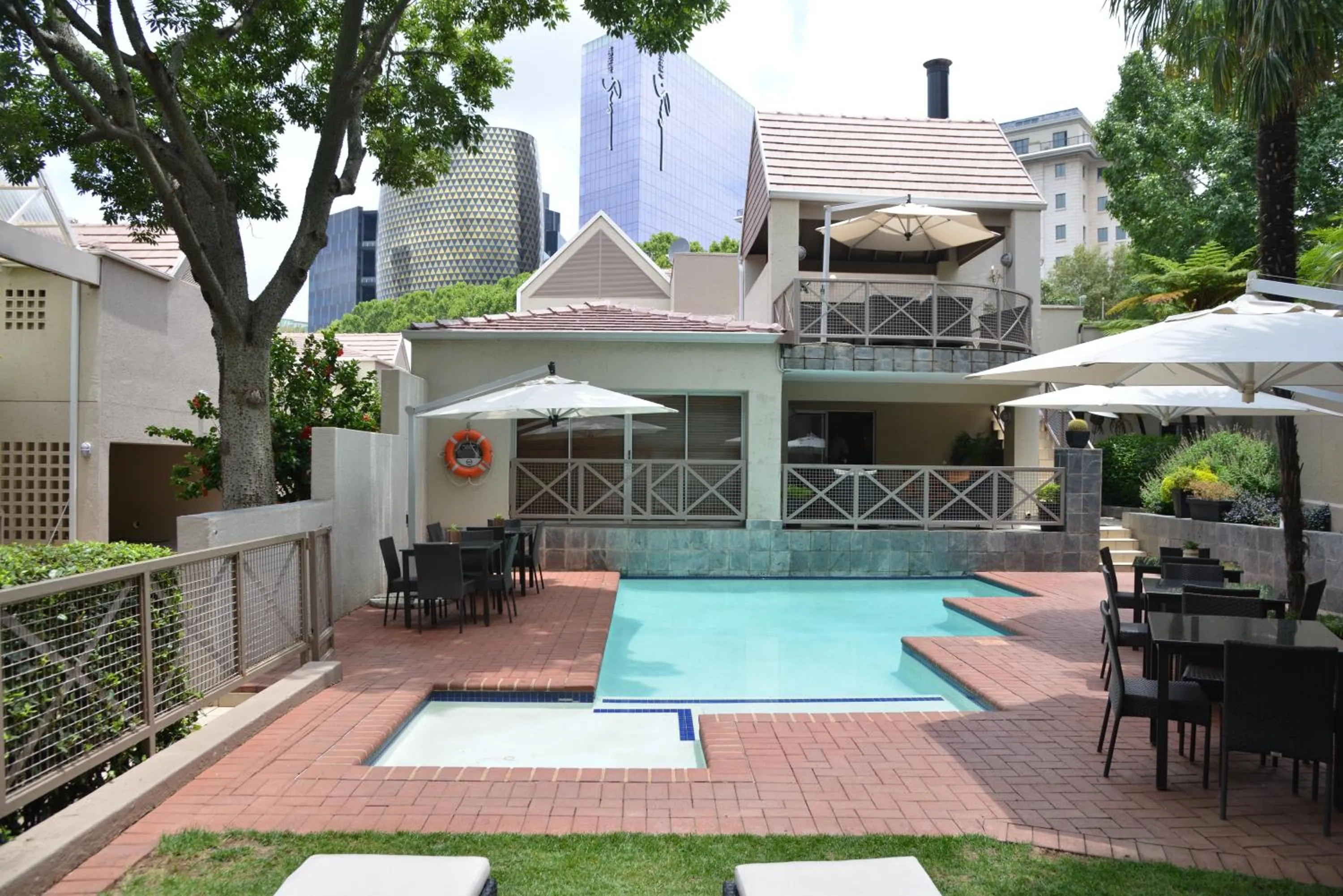 Swimming pool in Courtyard Hotel Sandton