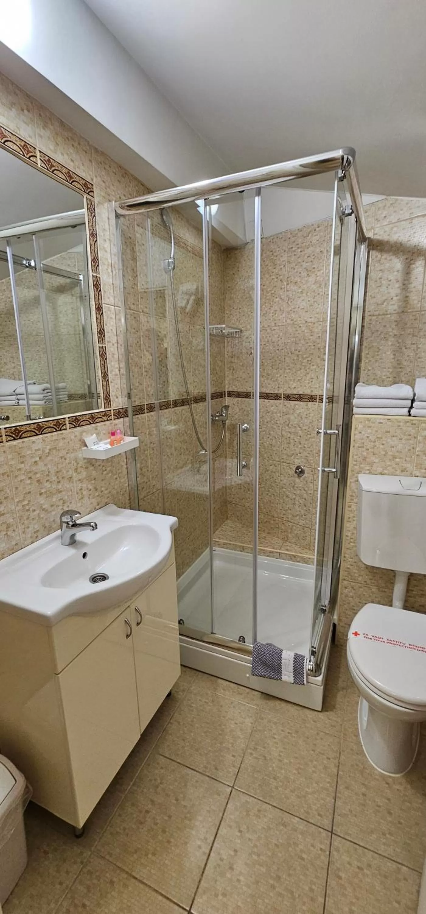 Property building, Bathroom in Hotel Fontana