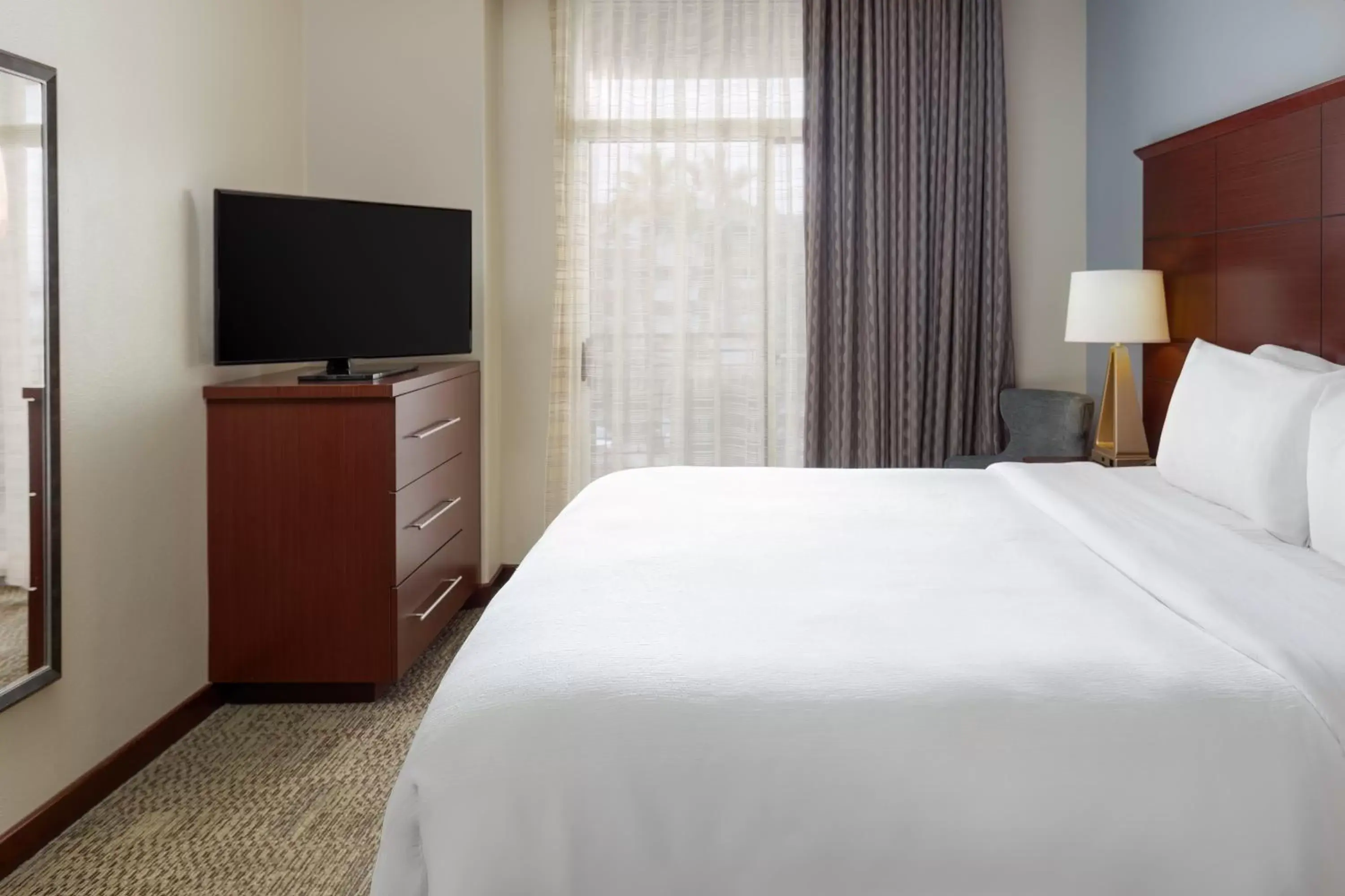 One-Bedroom King Suite with Mobility Accessible Tub in Staybridge Suites Las Vegas - Stadium District One-Bedroom King Suite with Mobility Accessible Tub in Staybridge Suites Las Vegas - Stadium District
