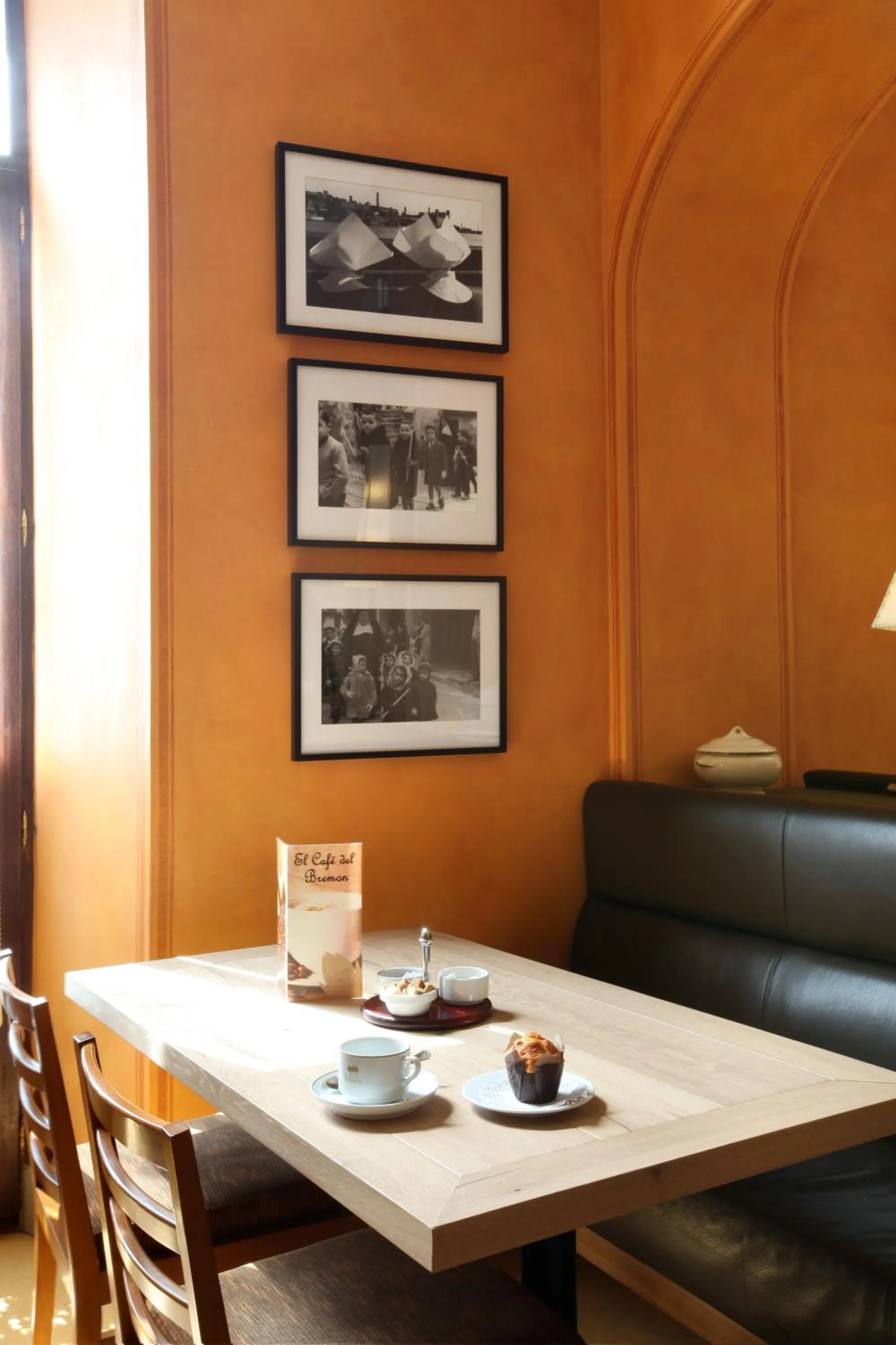 Lounge or bar in Bremon Boutique Hotel by Duquessa Hotel Collection