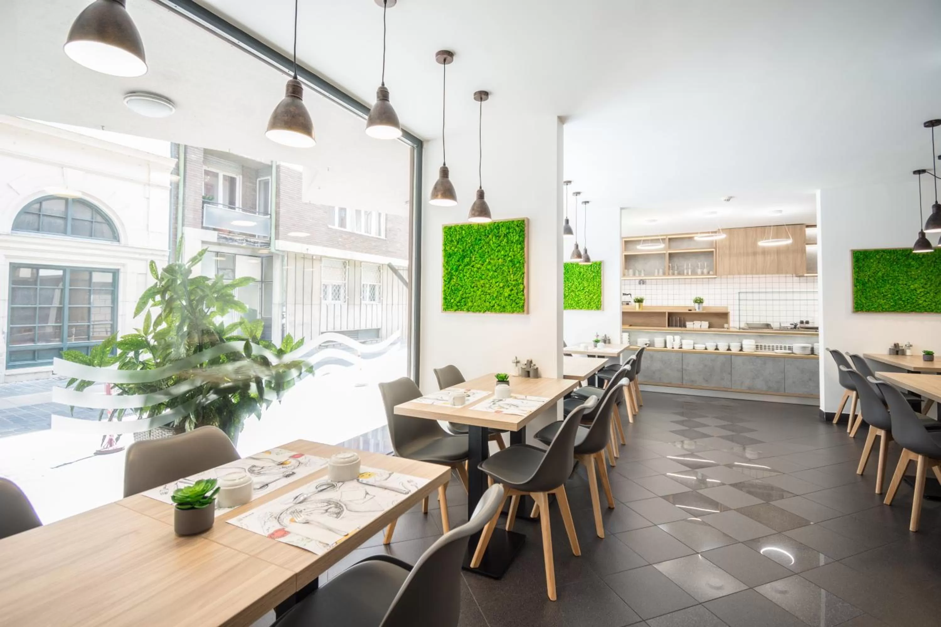 Restaurant/places to eat in Hotel Orion