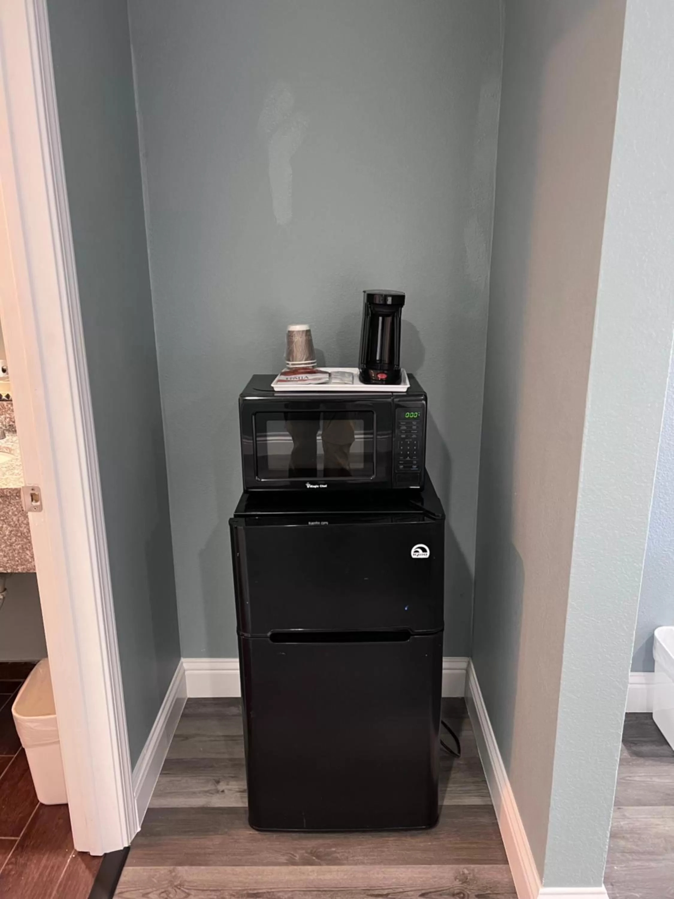 Coffee/tea facilities in Surf City Inn & Suites