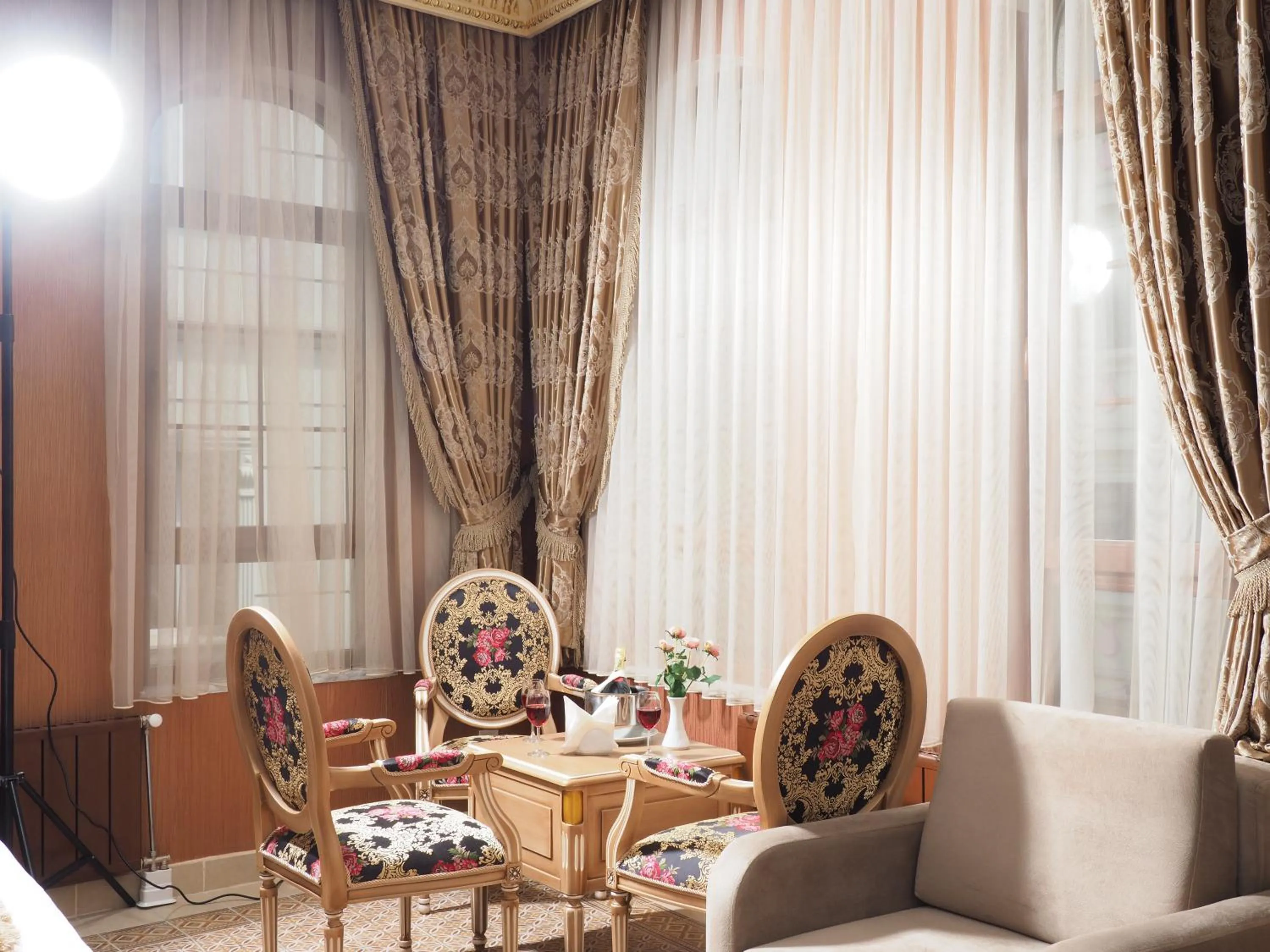 Seating area in Glamour Classic Hotel Istanbul Sirkeci