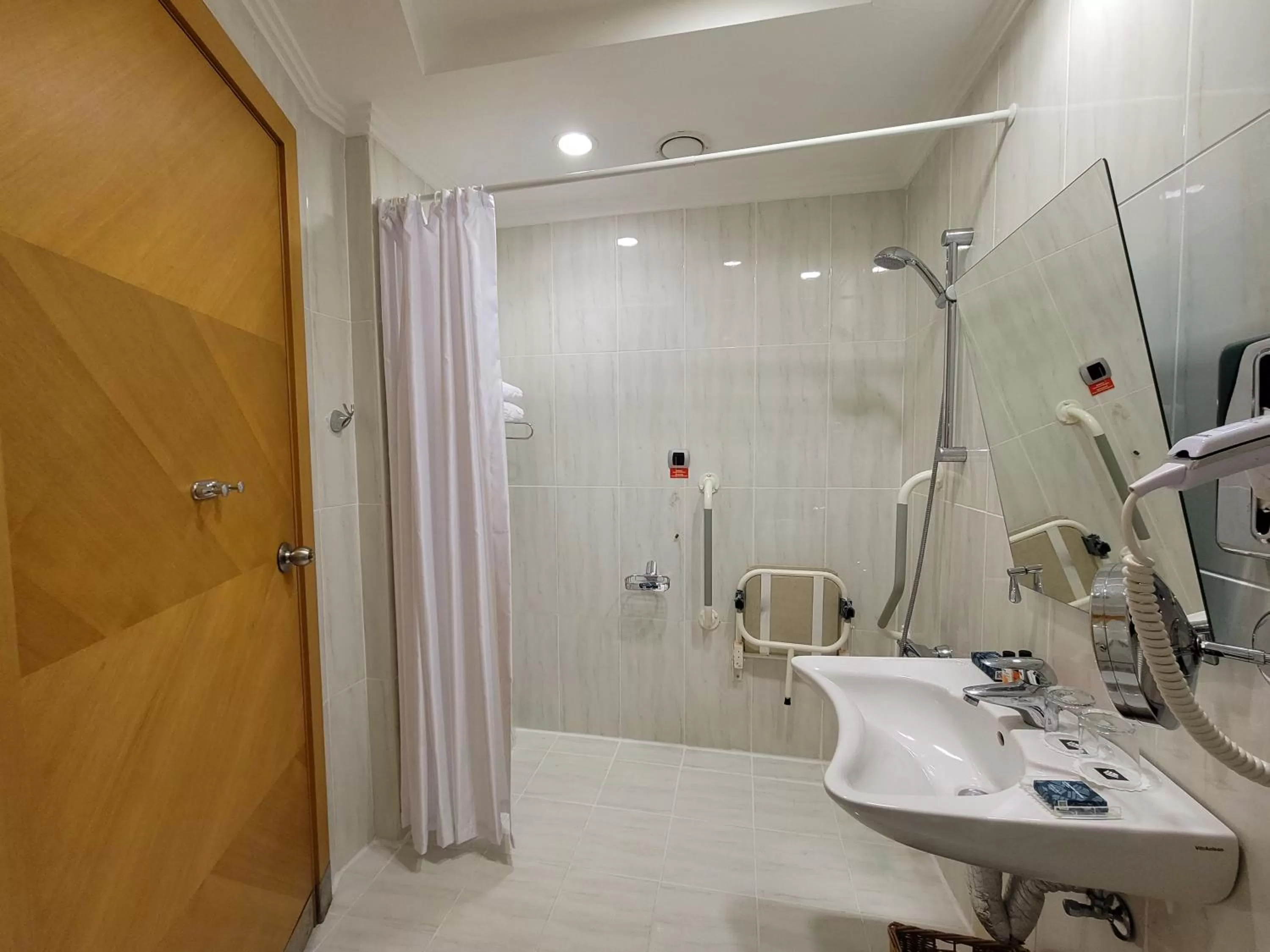 Bathroom in Wyndham Grand Izmir Ozdilek Thermal & Spa