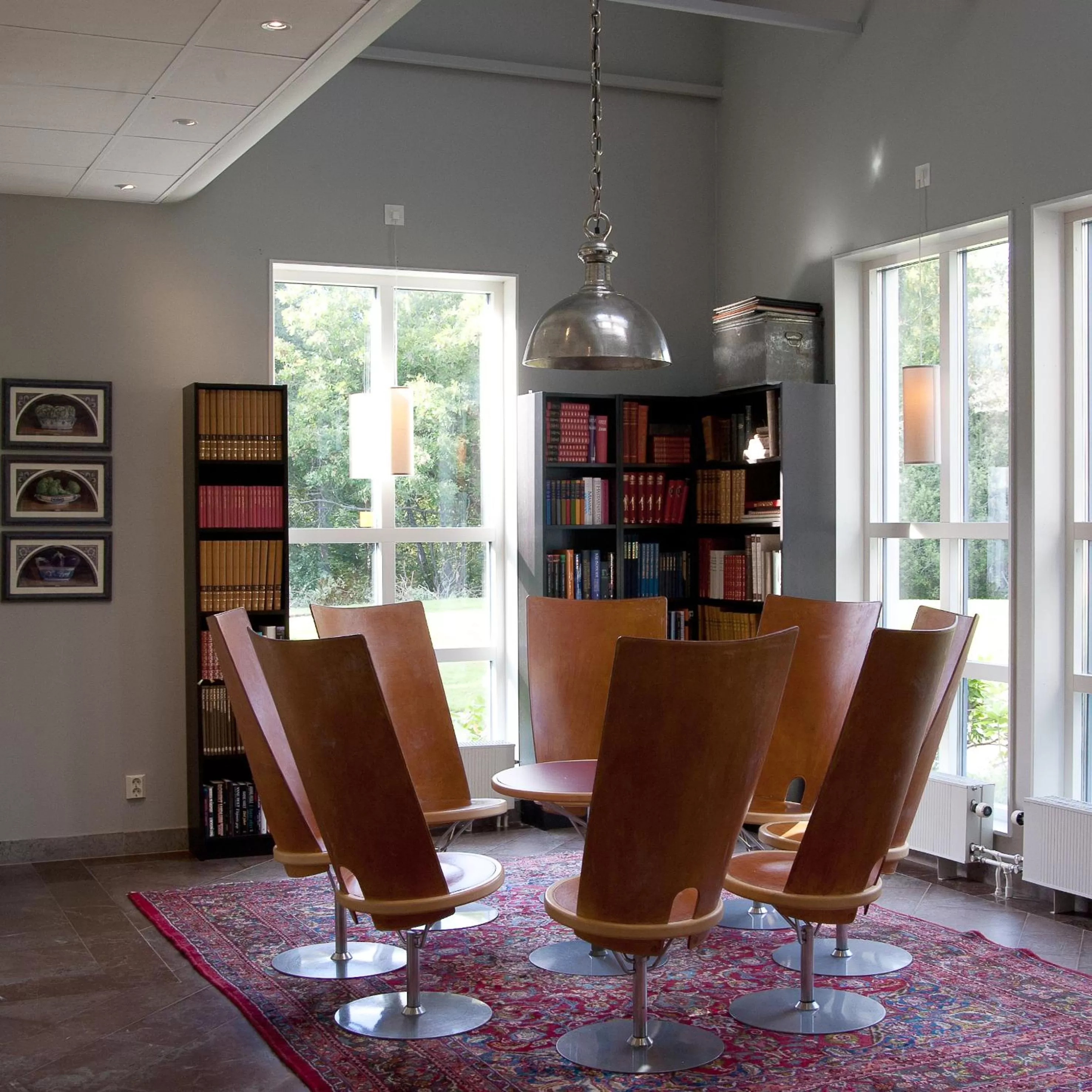 Library in Karstorp Säteri – Hotell och Konferens