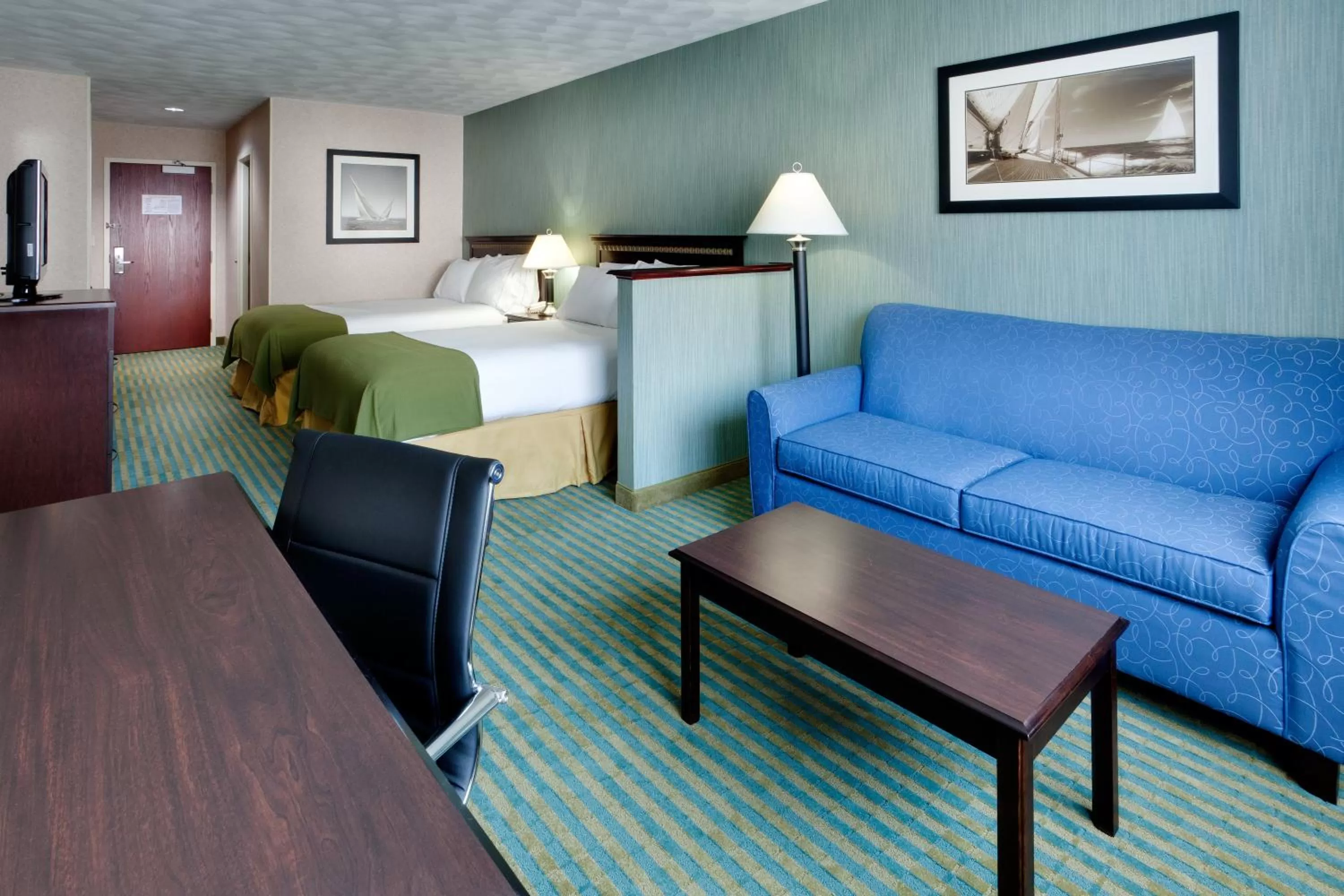 Photo of the whole room, Bed in Holiday Inn Express & Suites Smithfield - Providence by IHG